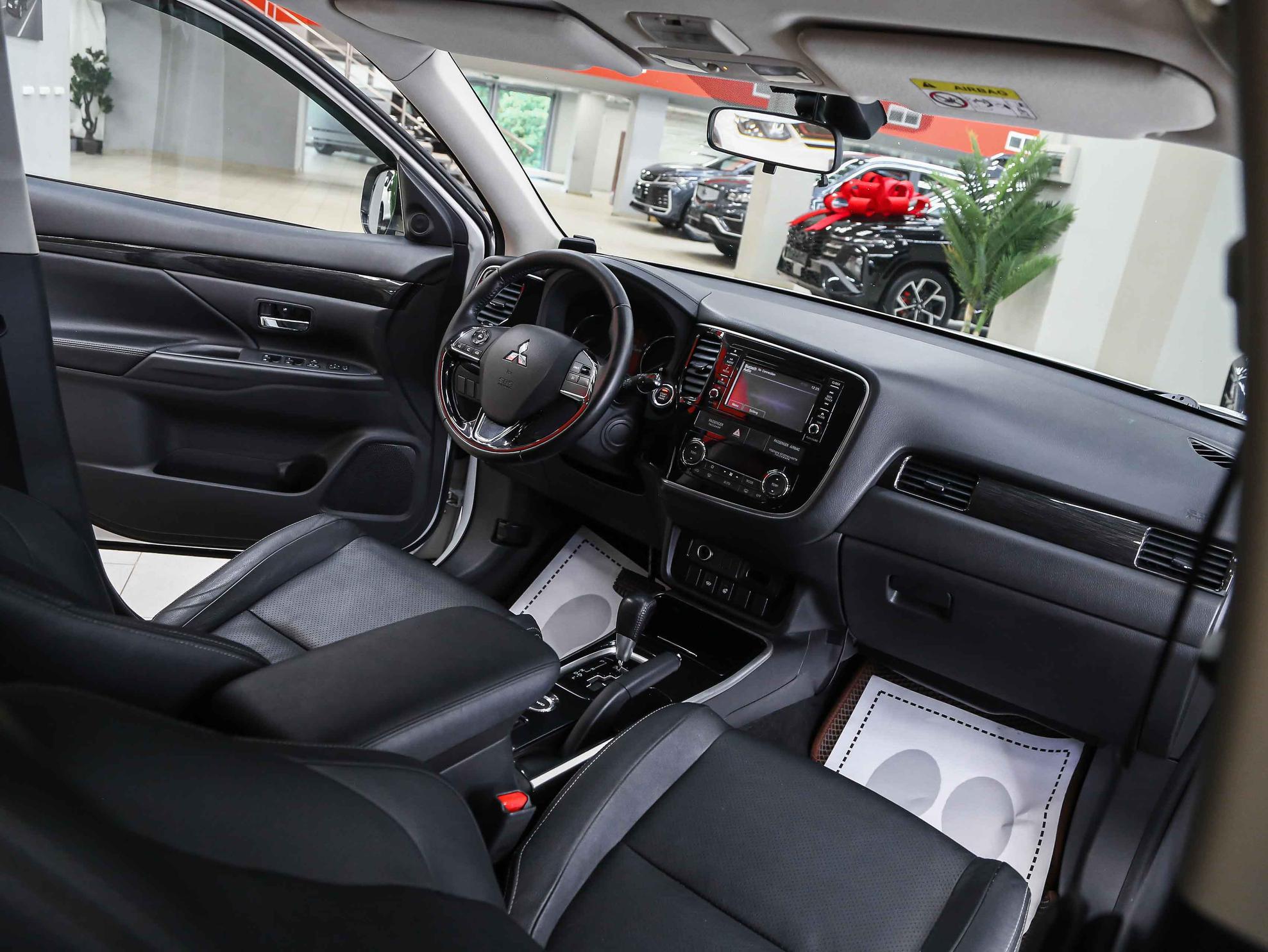Mitsubishi Outlander 2017, белый, ДЦ Орехово