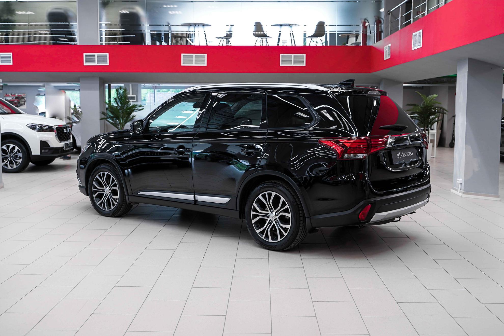 Mitsubishi Outlander 2017, черный, ДЦ Орехово