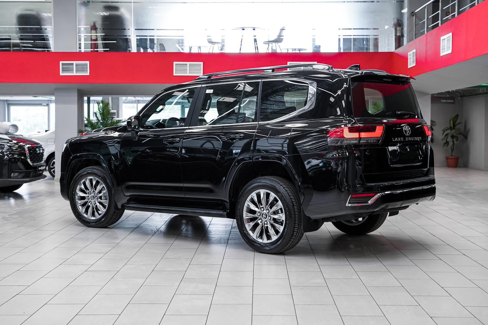 Toyota Land Cruiser 2025, черный, ДЦ Орехово