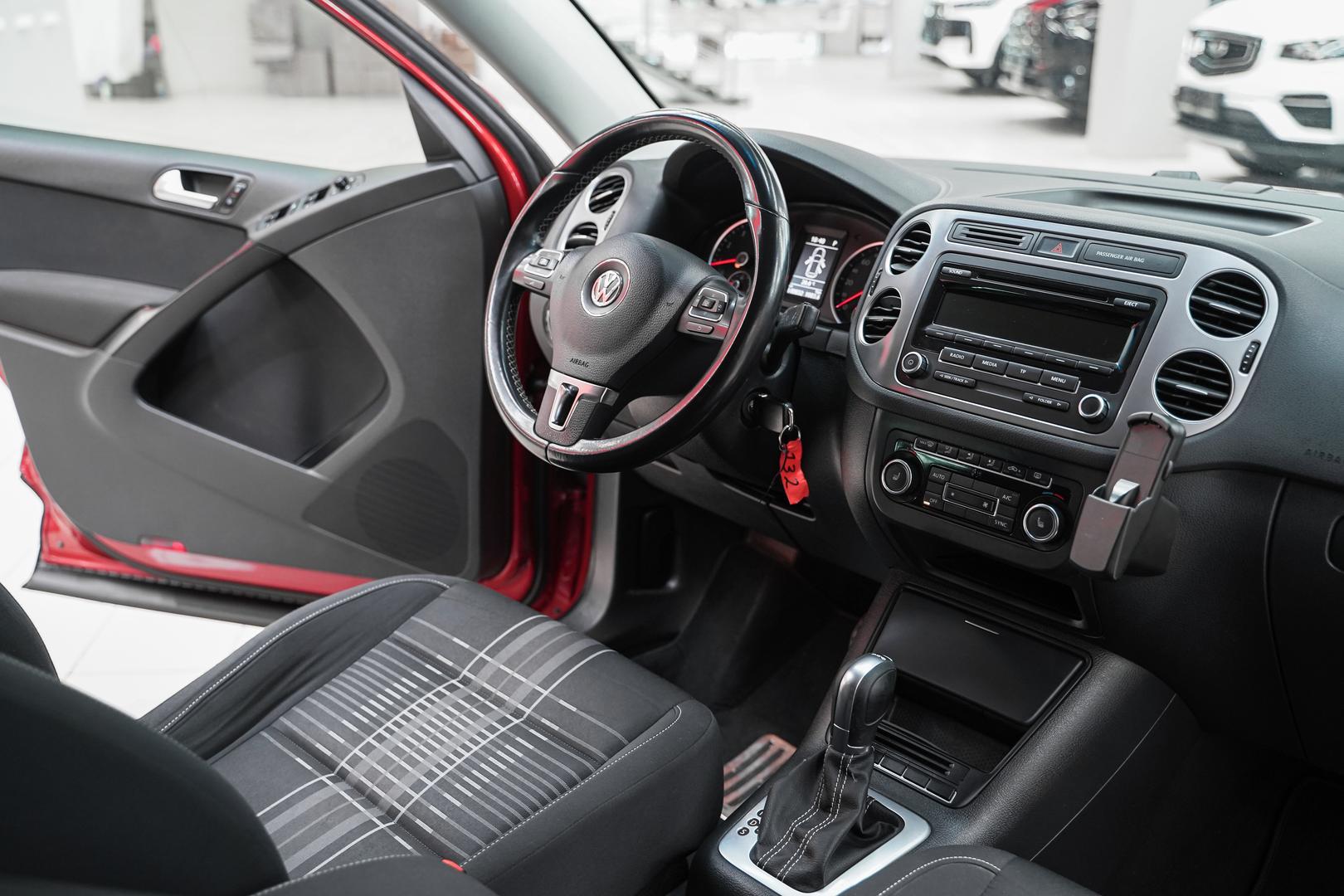 Volkswagen Tiguan 2015, красный, ДЦ Орехово