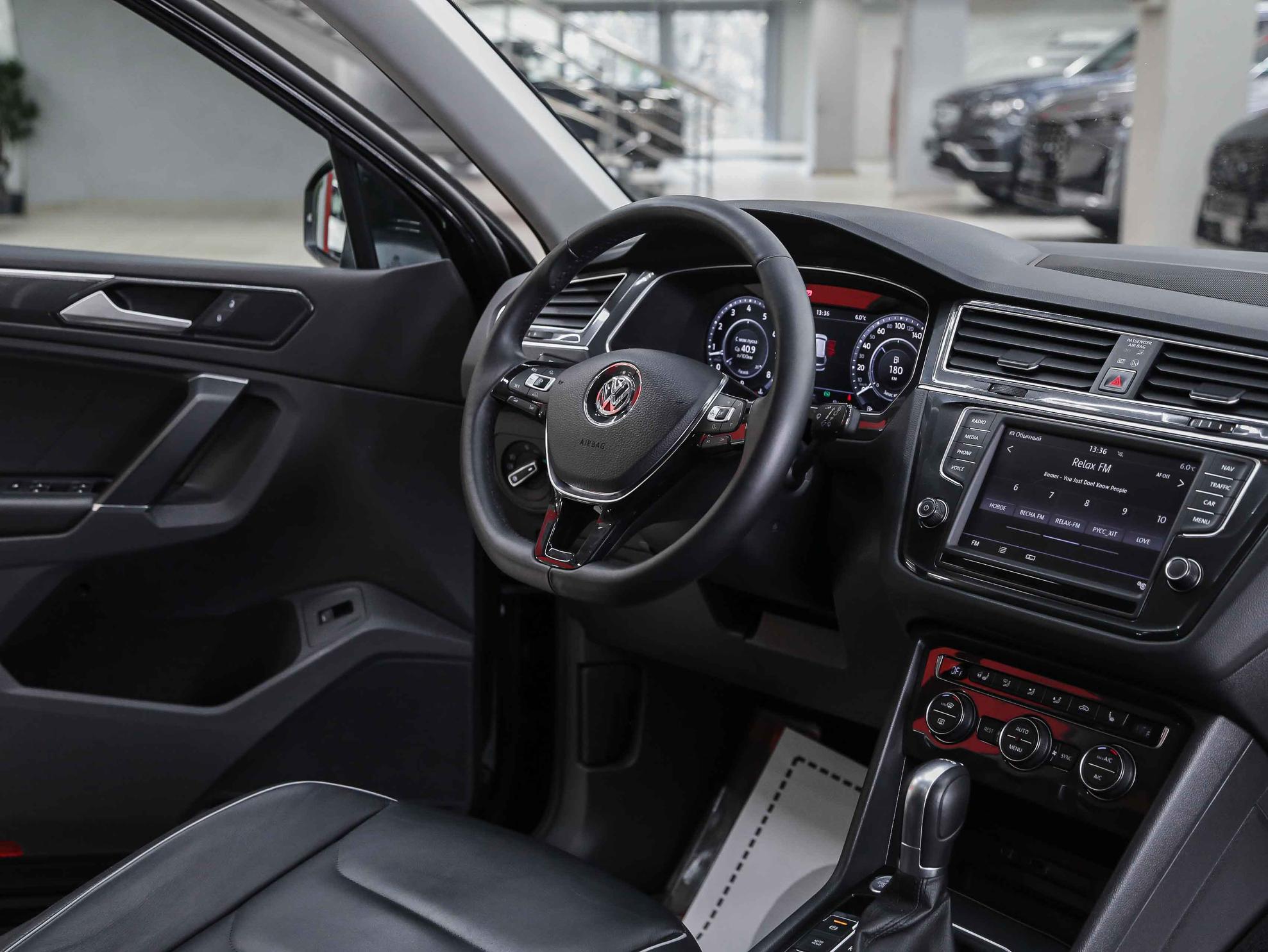 Volkswagen Tiguan 2017, черный, ДЦ Орехово