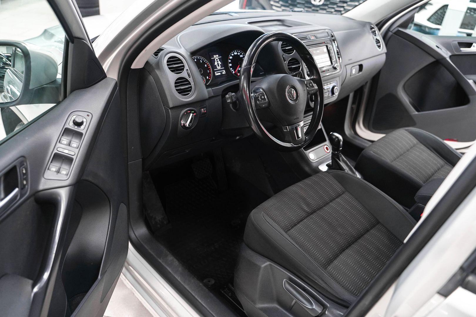 Volkswagen Tiguan 2012, серебряный, ДЦ Орехово