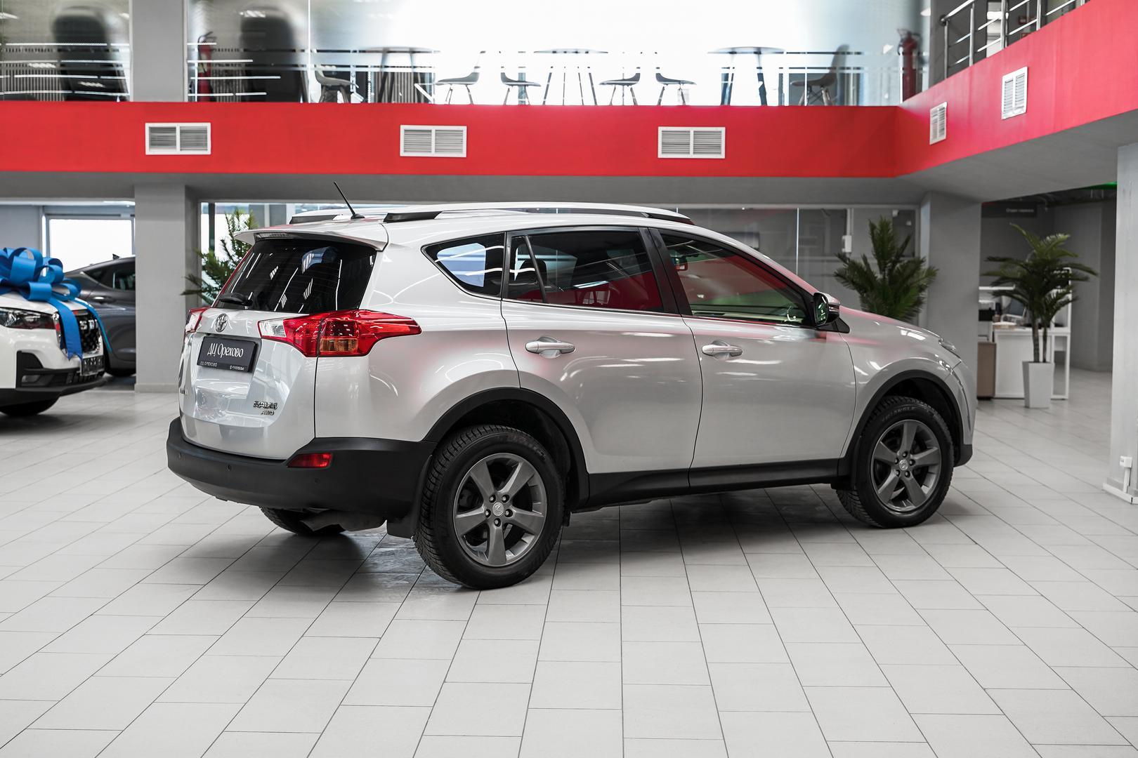 Toyota RAV4 2015, серебряный, ДЦ Орехово
