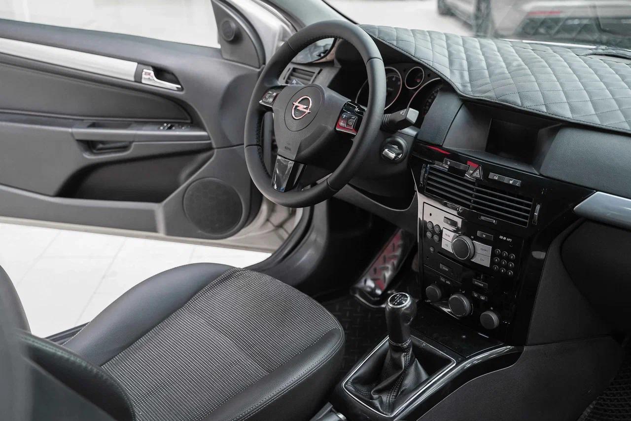 Opel Astra 2008, бежевый, ДЦ Орехово