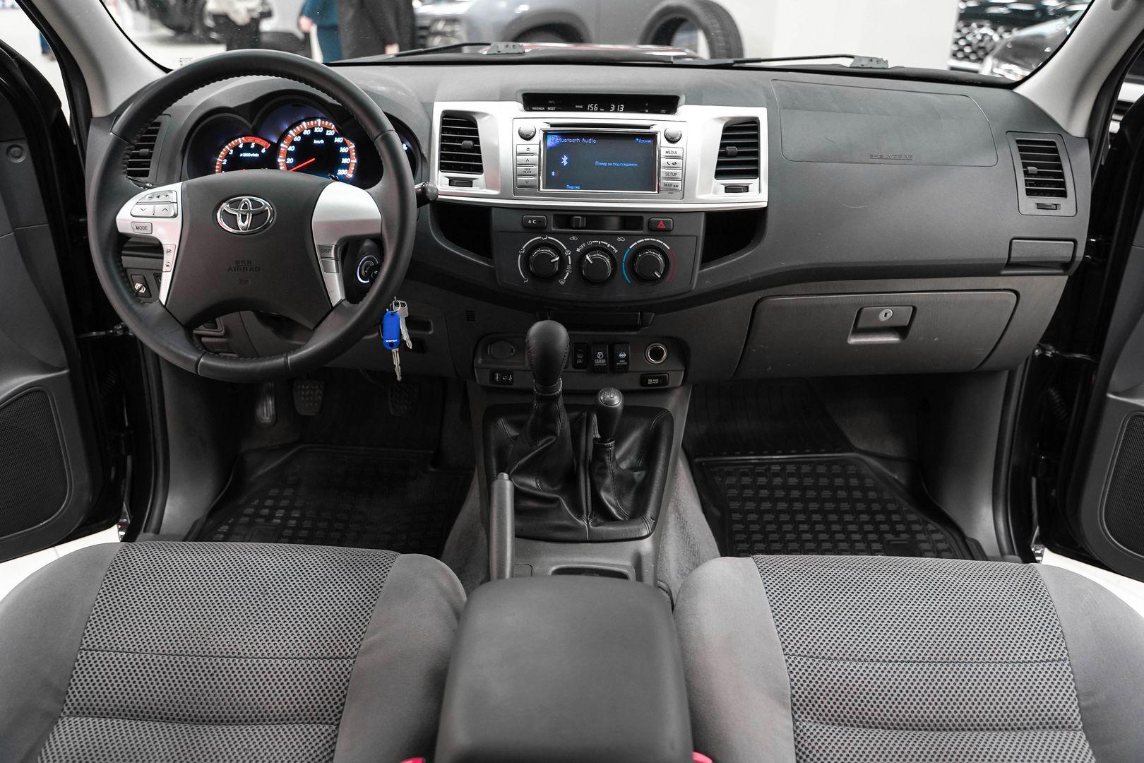 Toyota Hilux 2011, черный, ДЦ Орехово