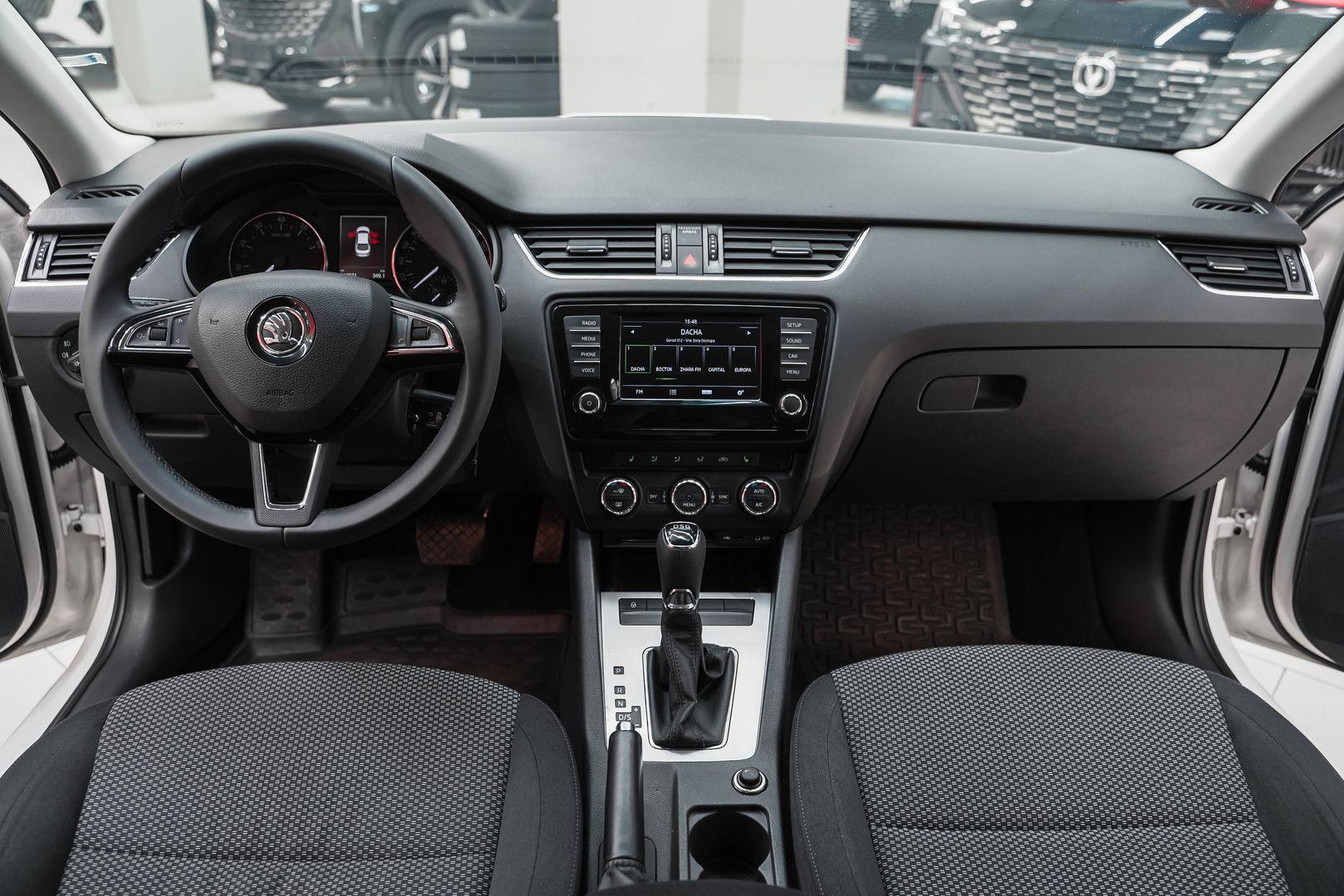 Skoda Octavia 2015, белый, ДЦ Орехово