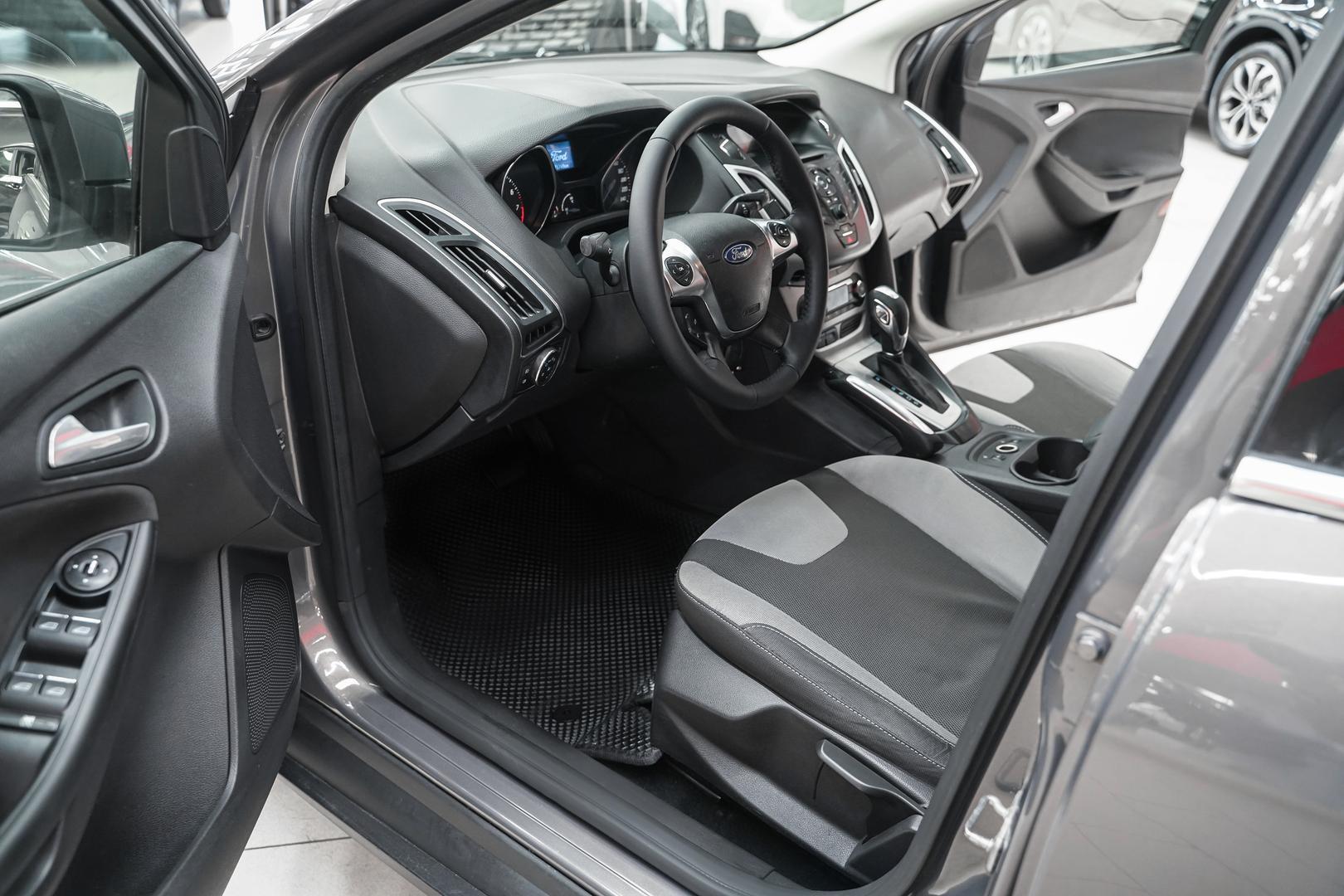 Ford Focus 2012, серый, ДЦ Орехово