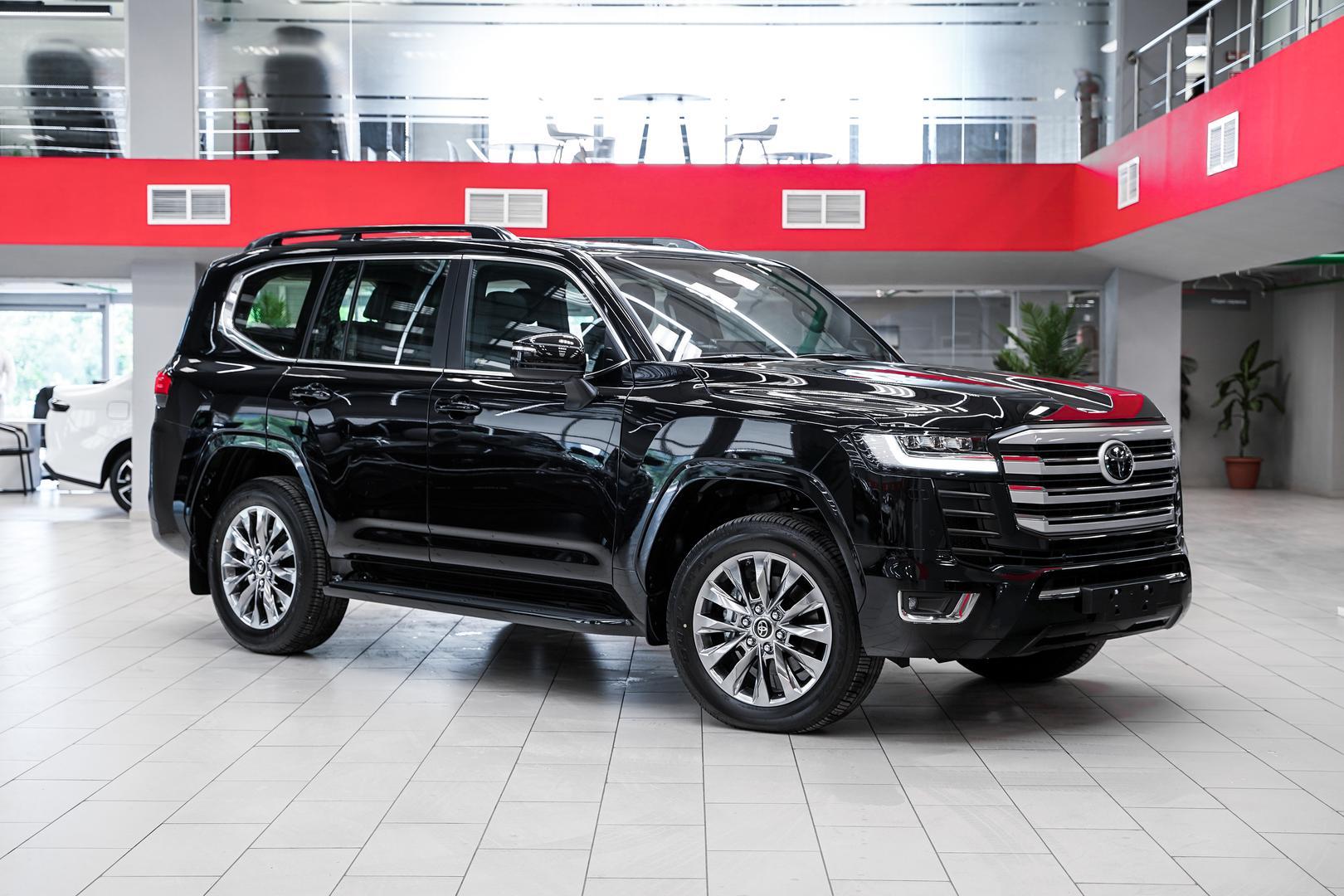 Toyota Land Cruiser 2025, черный, ДЦ Орехово