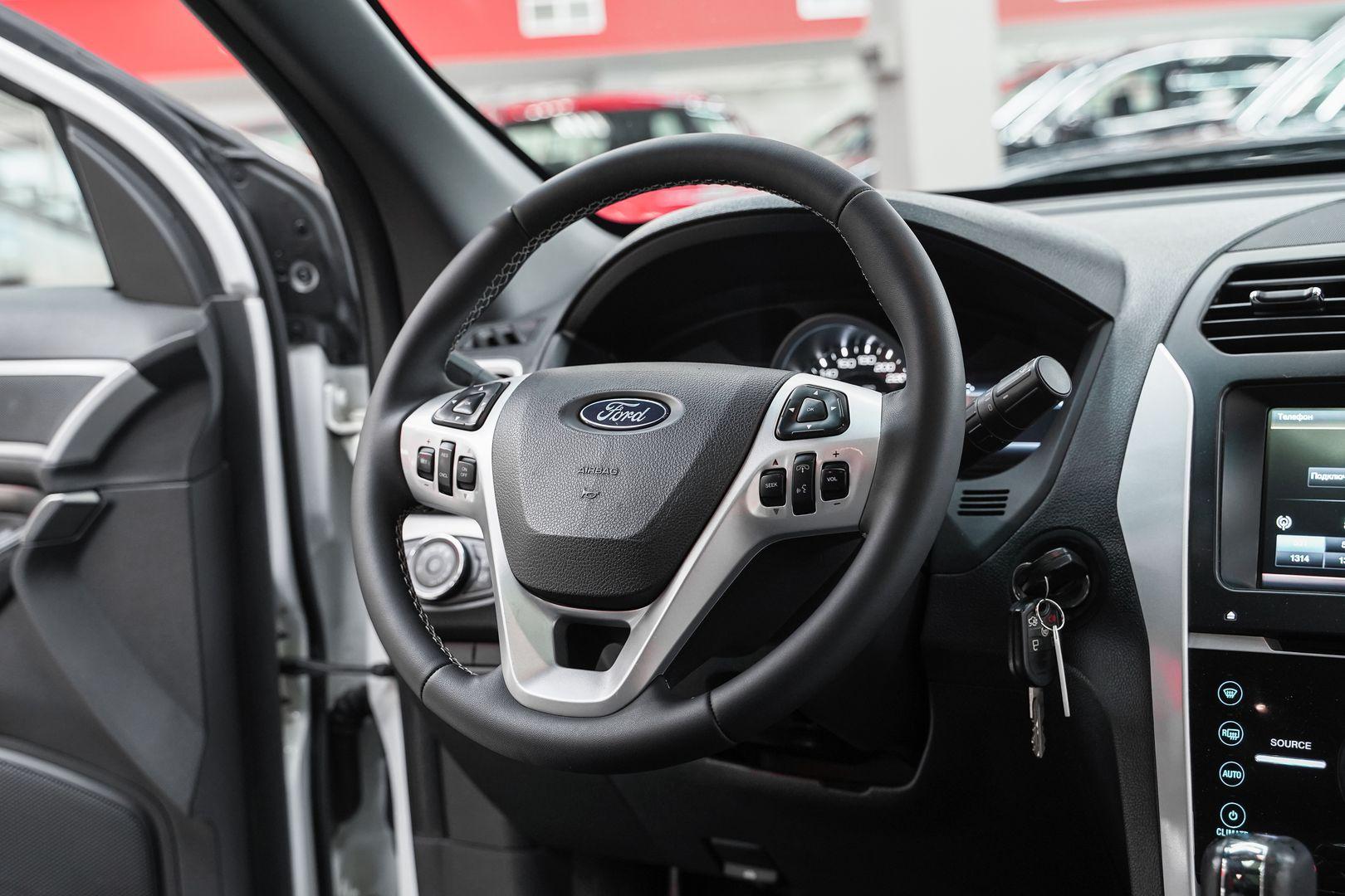 Ford Explorer 2014, белый, ДЦ Орехово