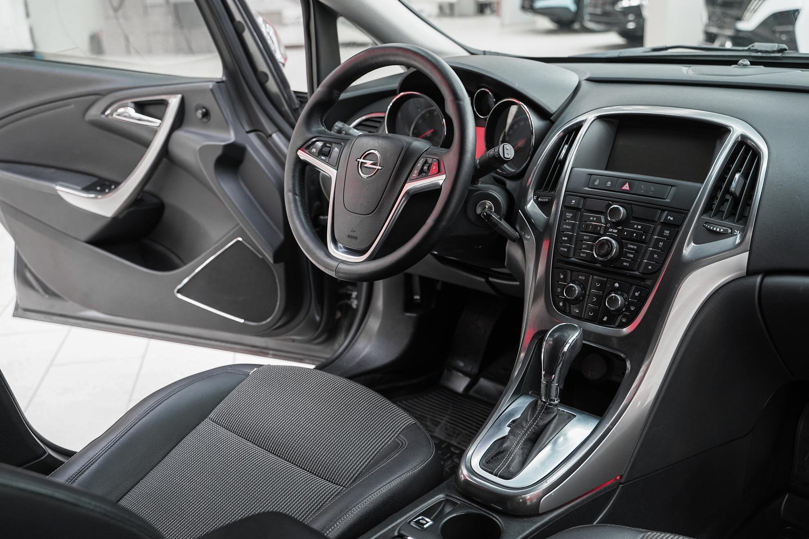 Opel Astra 2011, серый, ДЦ Орехово