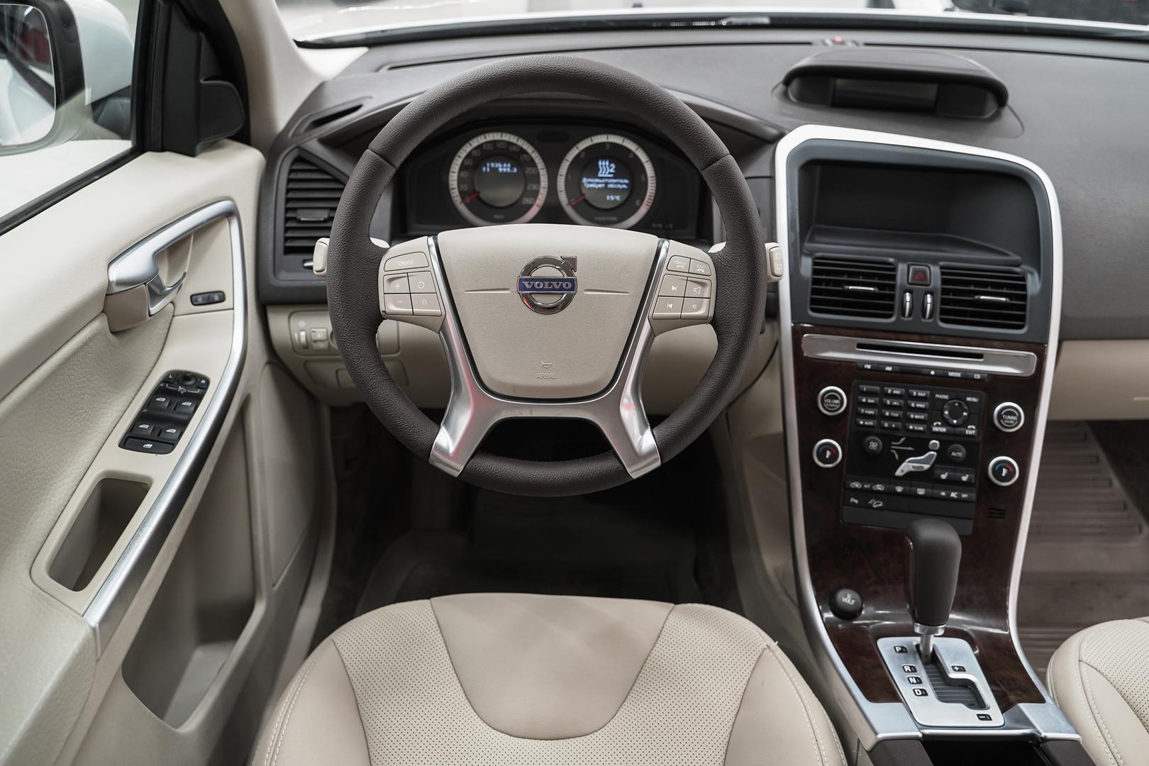 Volvo XC60 2010, белый, ДЦ Орехово