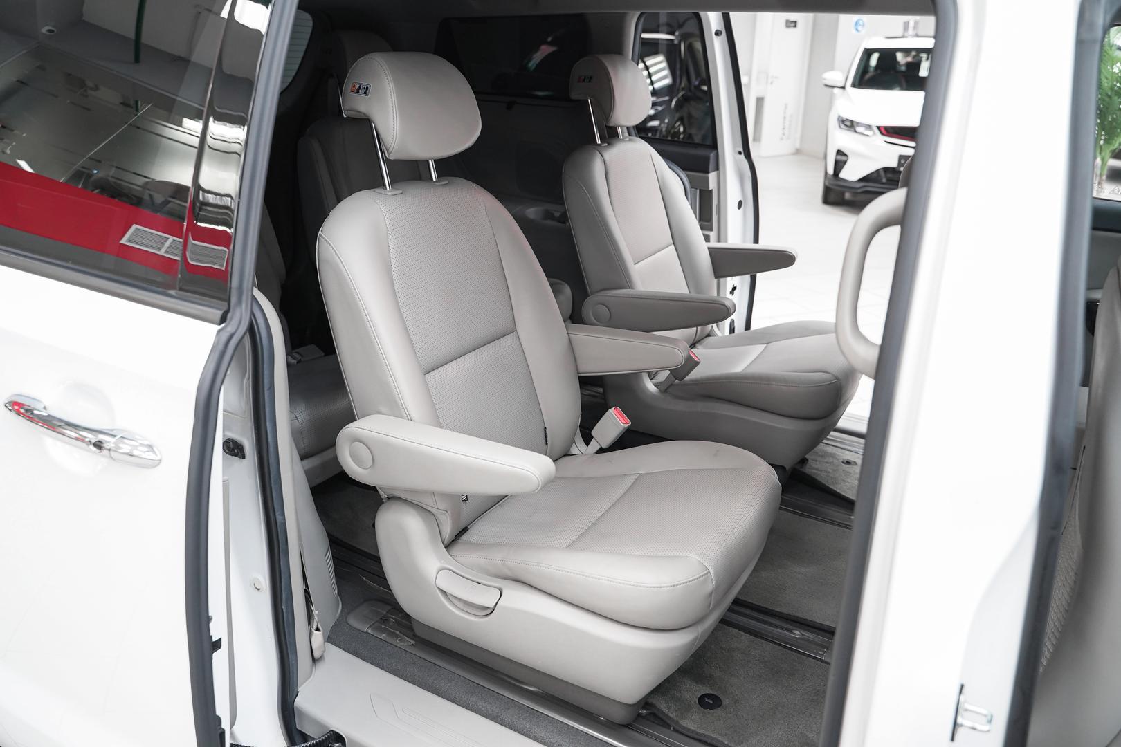 Kia Carnival 2019, белый, ДЦ Орехово