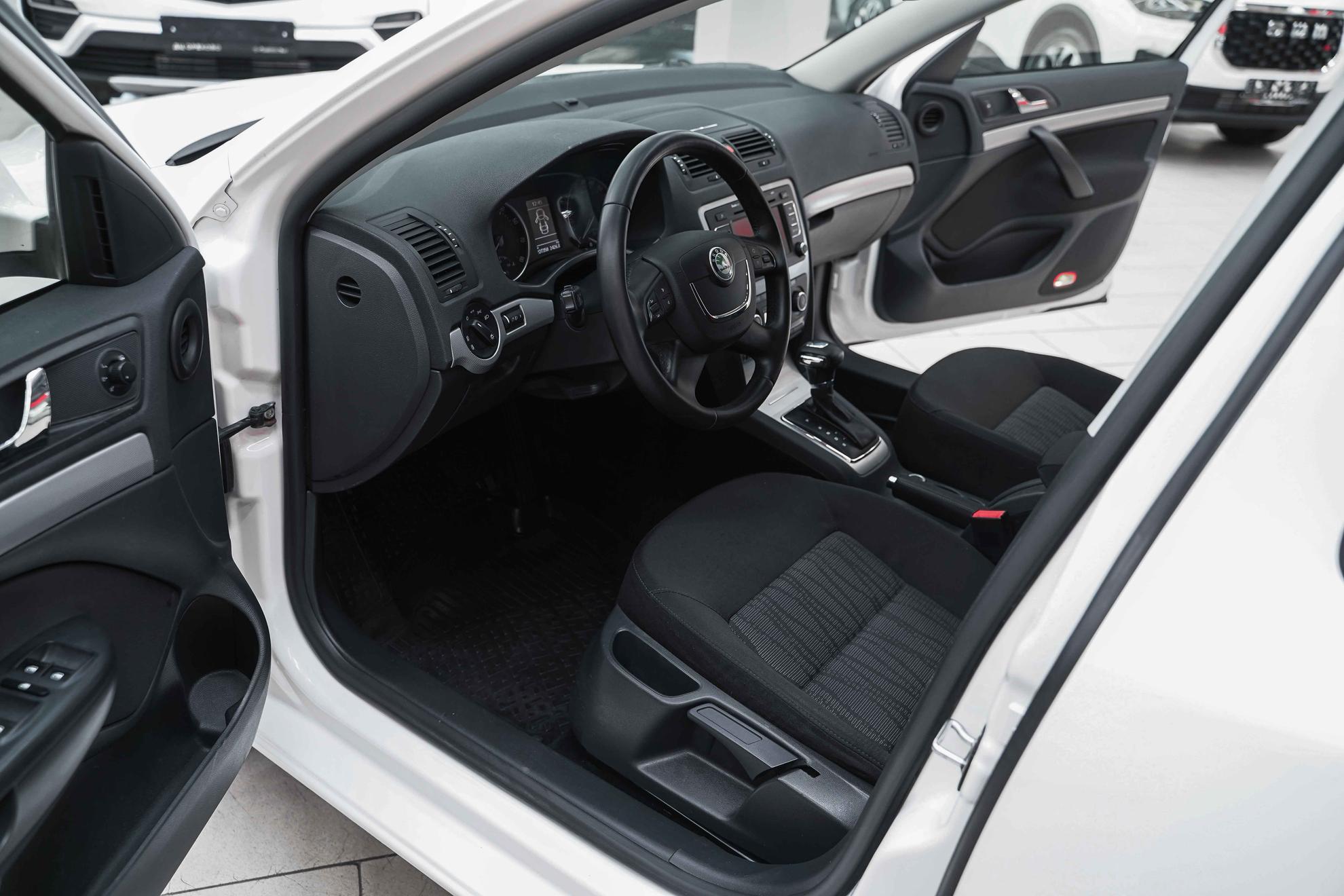 Skoda Octavia 2013, белый, ДЦ Орехово