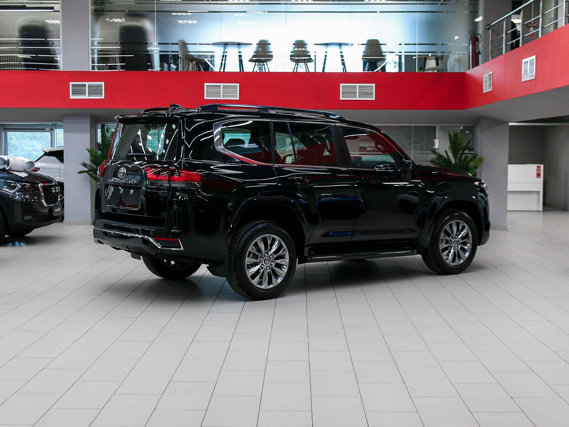 Toyota Land Cruiser 2026, черный, ДЦ Орехово