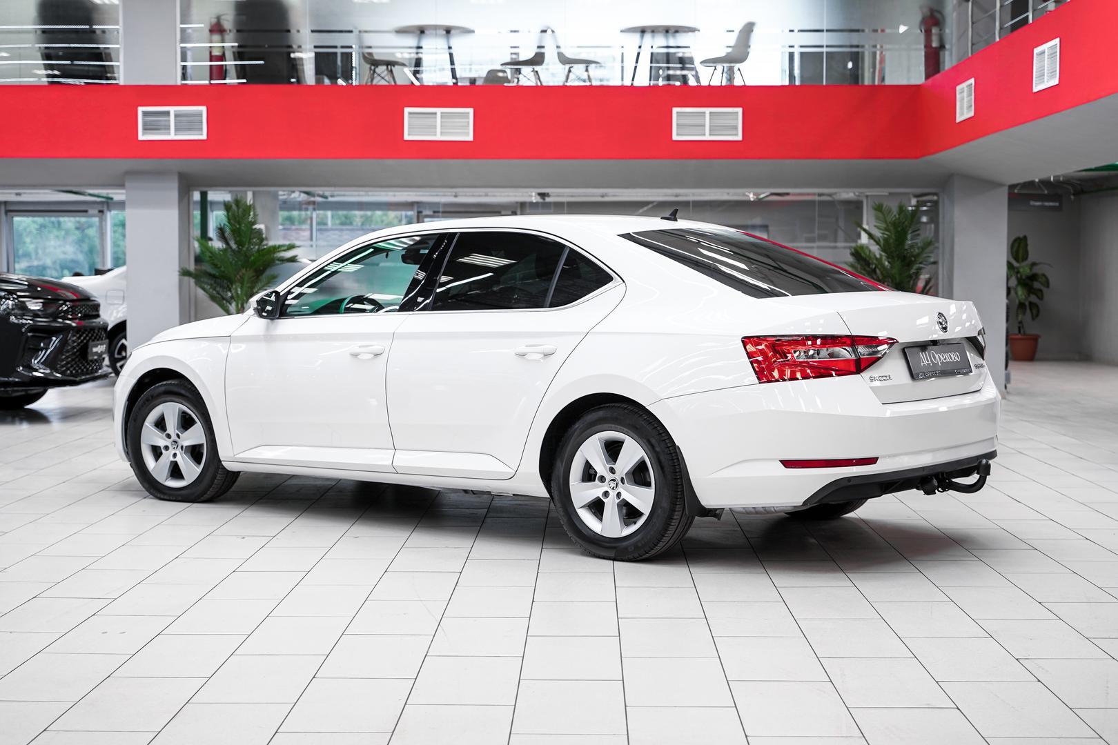 Skoda Superb 2016, белый, ДЦ Орехово