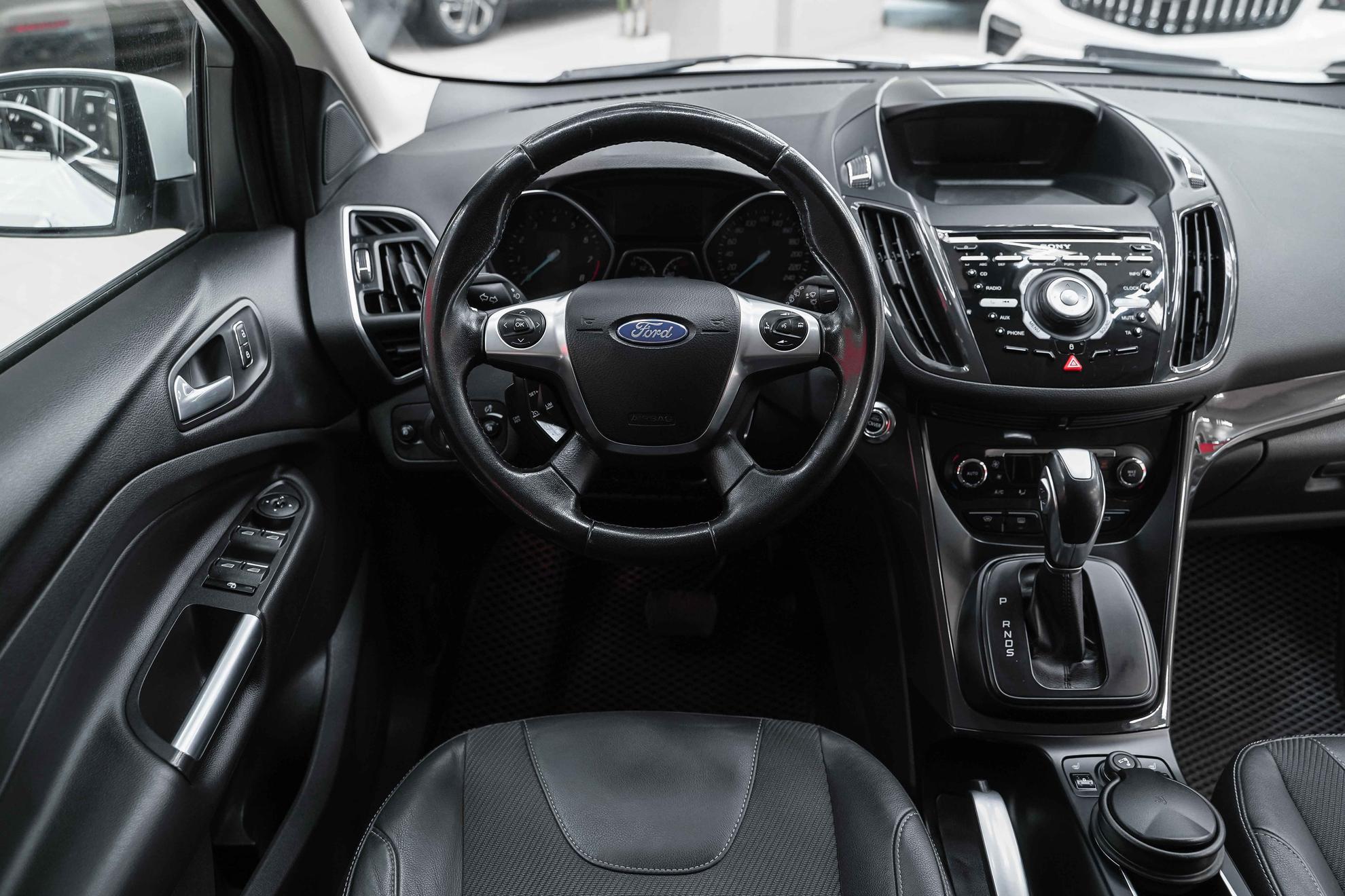 Ford Kuga 2013, белый, ДЦ Орехово