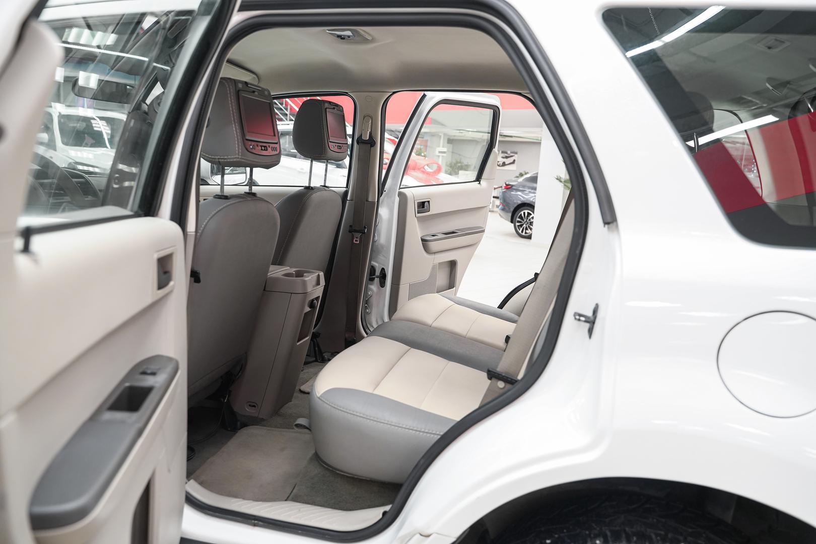 Ford Escape 2008, белый, ДЦ Орехово