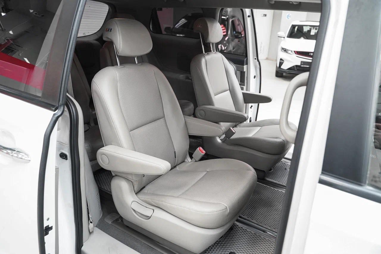 Kia Carnival 2018, белый, ДЦ Орехово