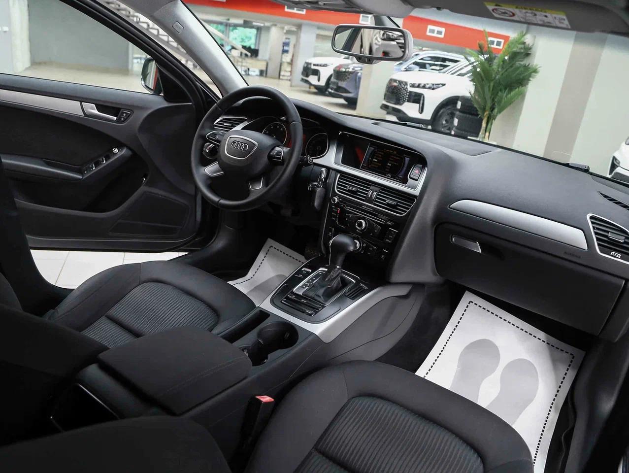 Audi A4 2014, серый, ДЦ Орехово
