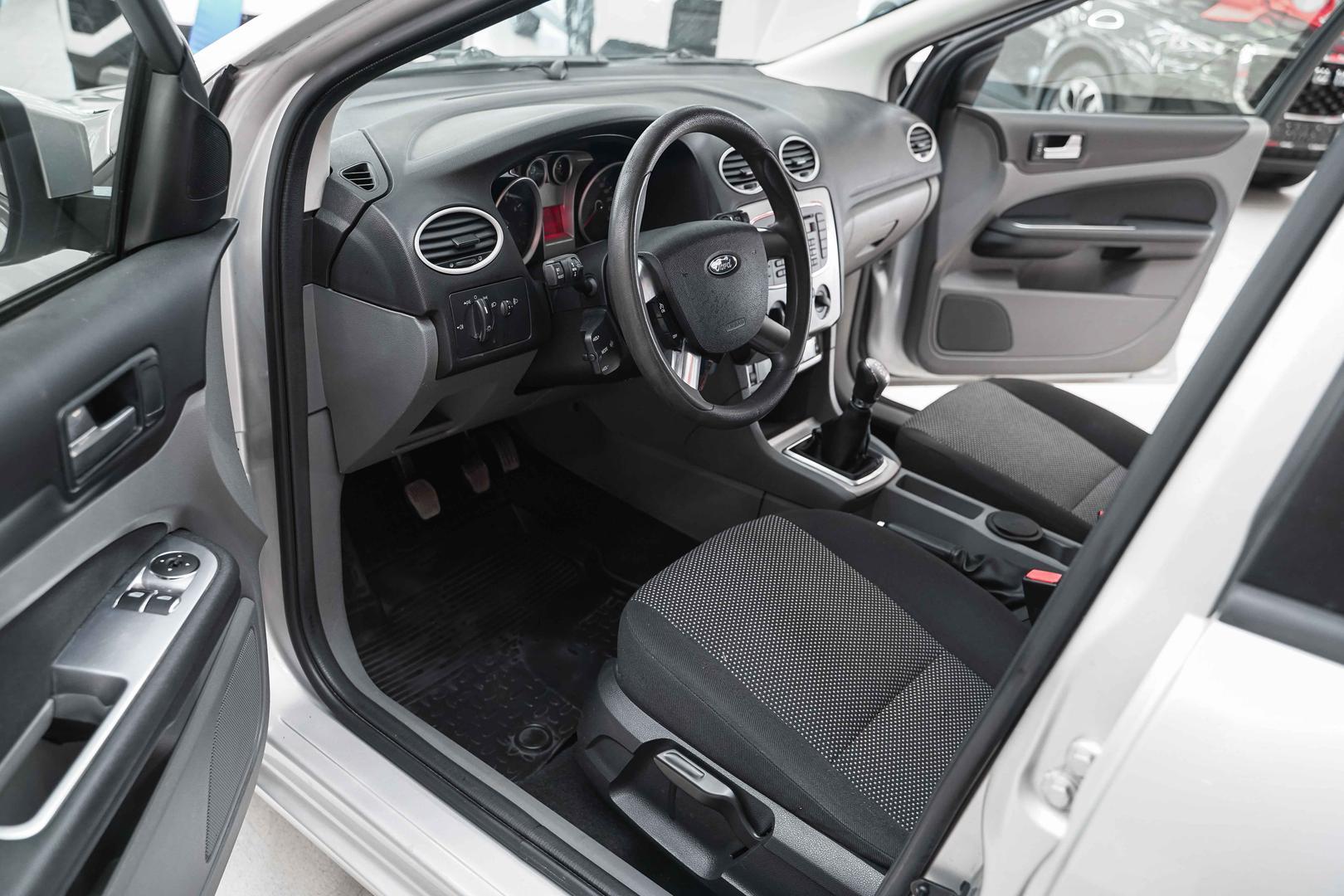 Ford Focus 2011, серебряный, ДЦ Орехово