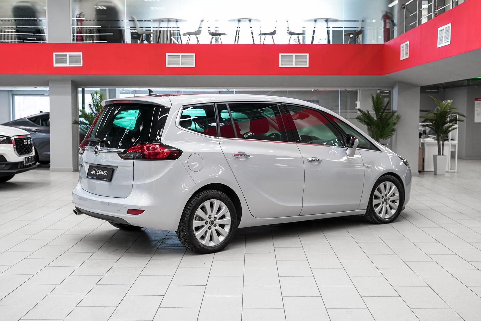 Opel Zafira 2013, белый, ДЦ Орехово