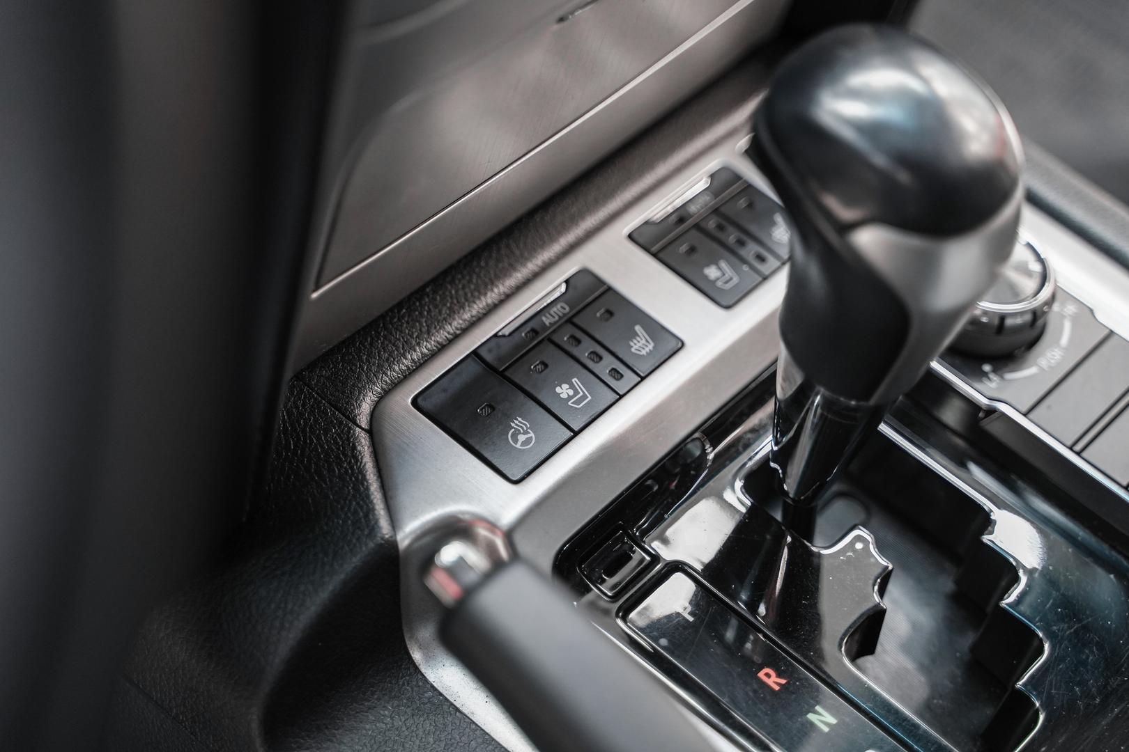 Toyota Land Cruiser 2018, белый, ДЦ Орехово