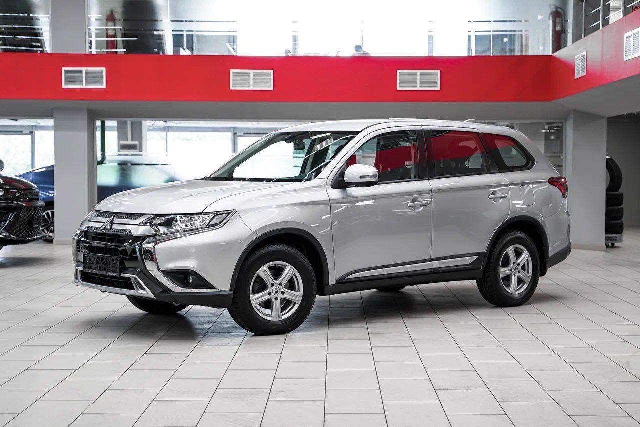 Mitsubishi Outlander 2019, серебряный, ДЦ Орехово
