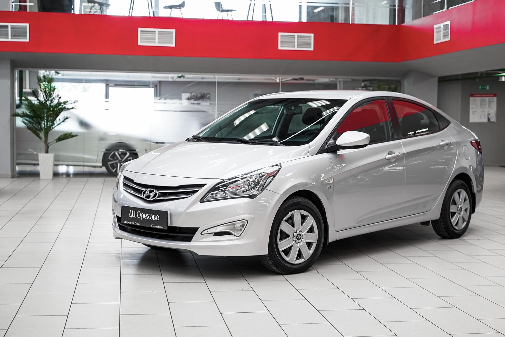 Hyundai Solaris 2015, серебряный, ДЦ Орехово