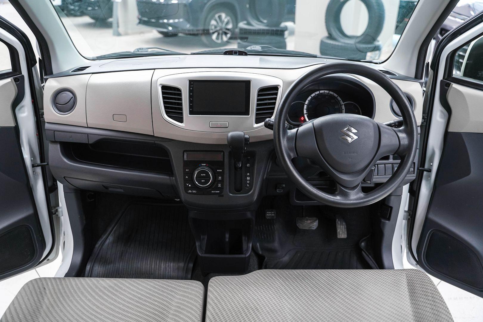 Suzuki Wagon R 2013, белый, ДЦ Орехово