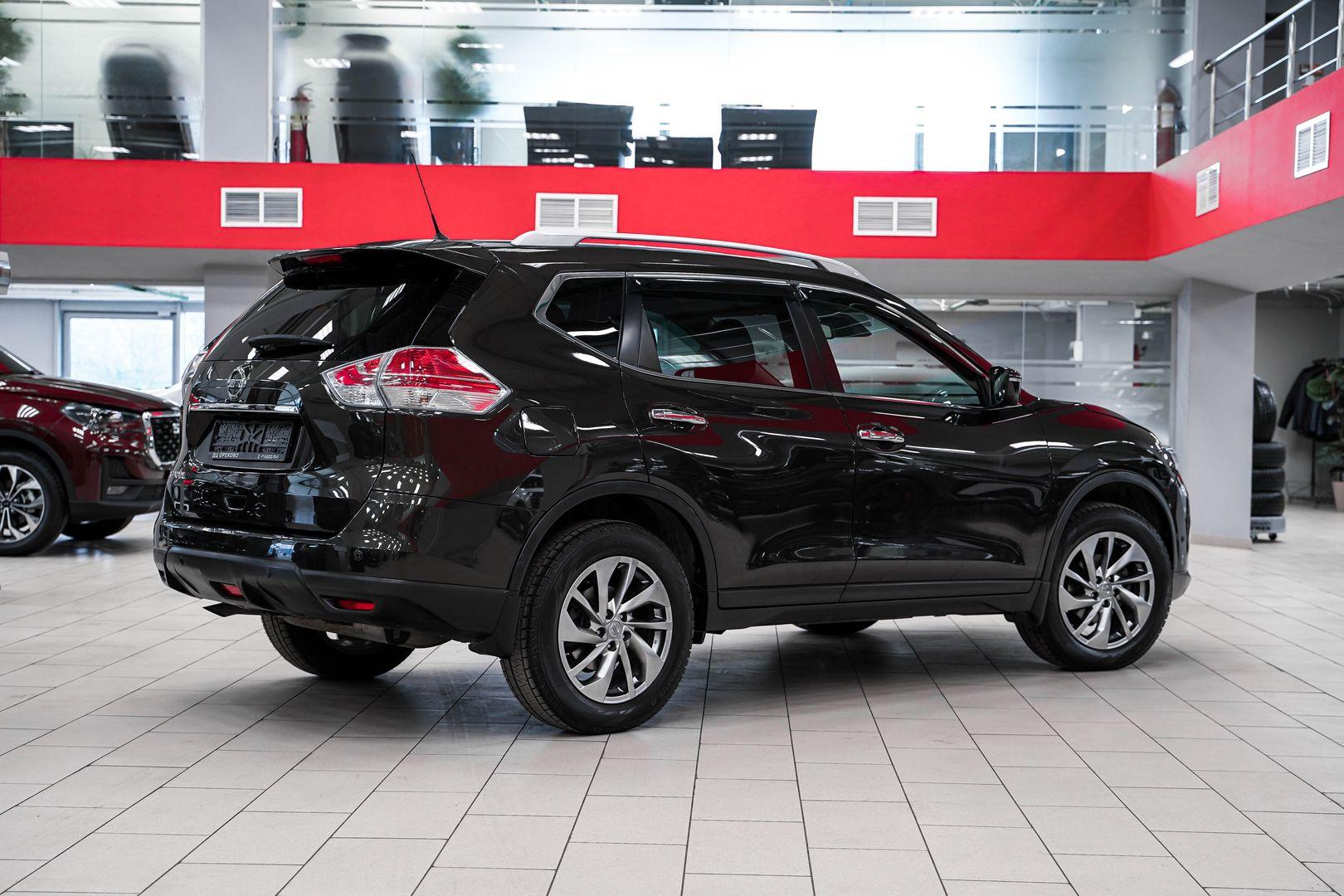 Nissan X-Trail 2016, зеленый, ДЦ Орехово