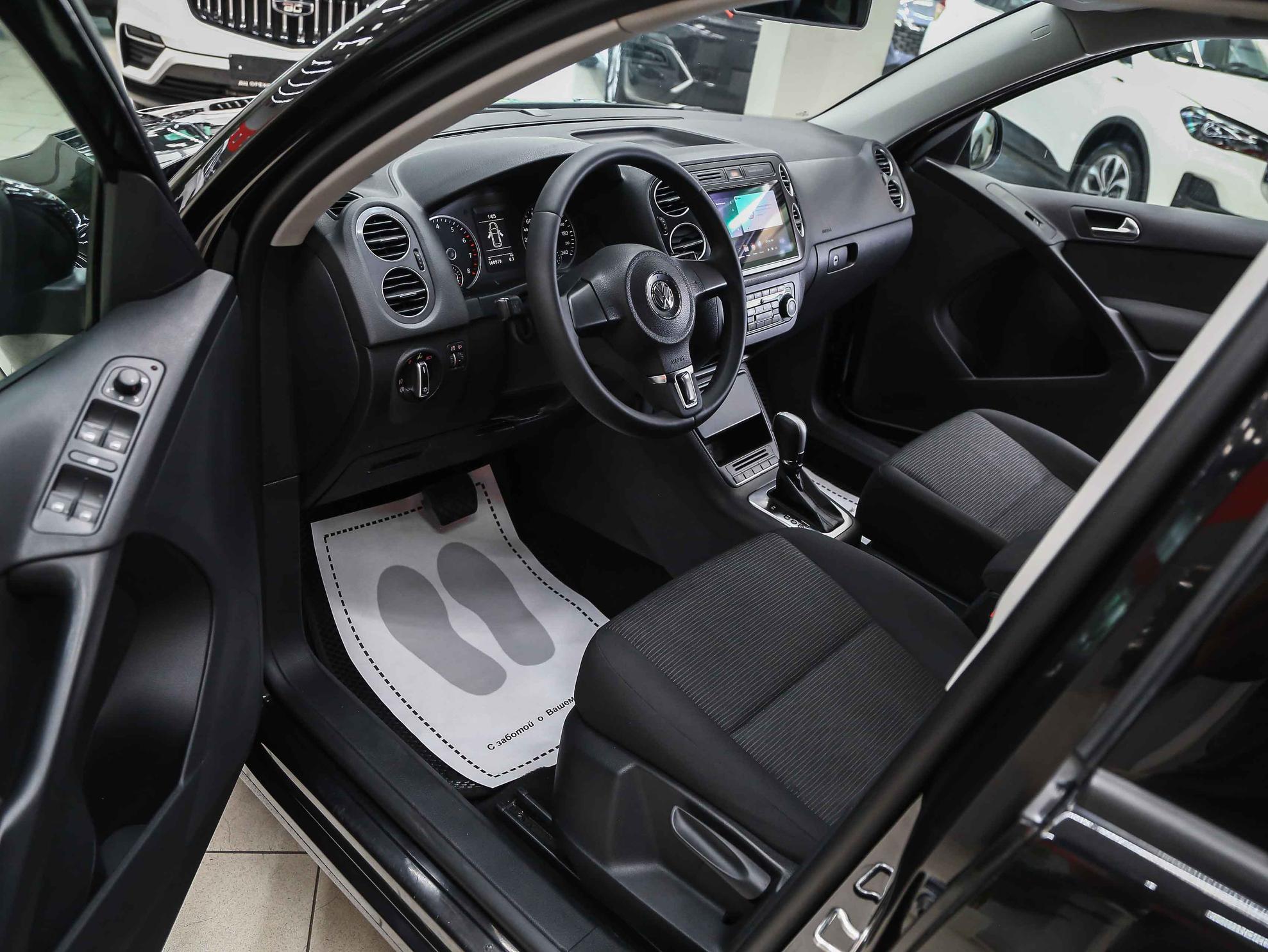 Volkswagen Tiguan 2012, черный, ДЦ Орехово