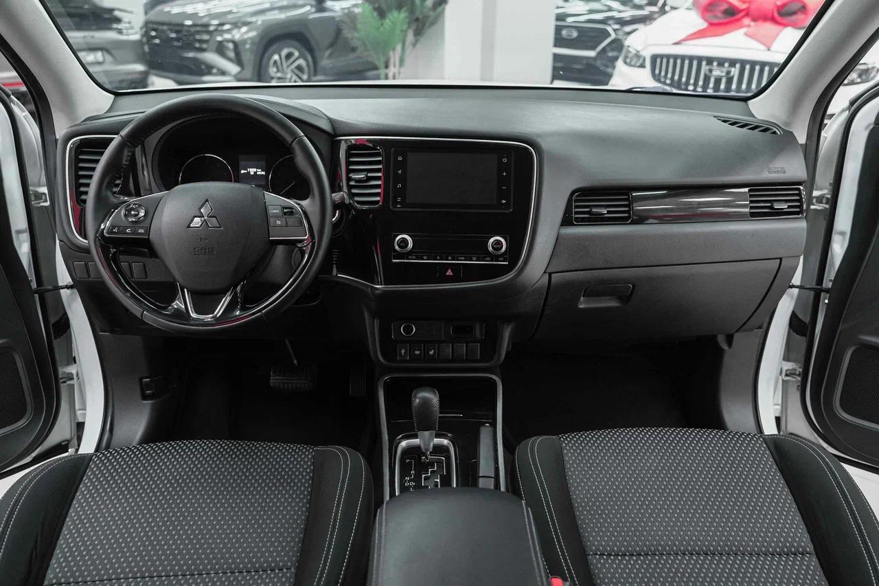 Mitsubishi Outlander 2020, белый, ДЦ Орехово