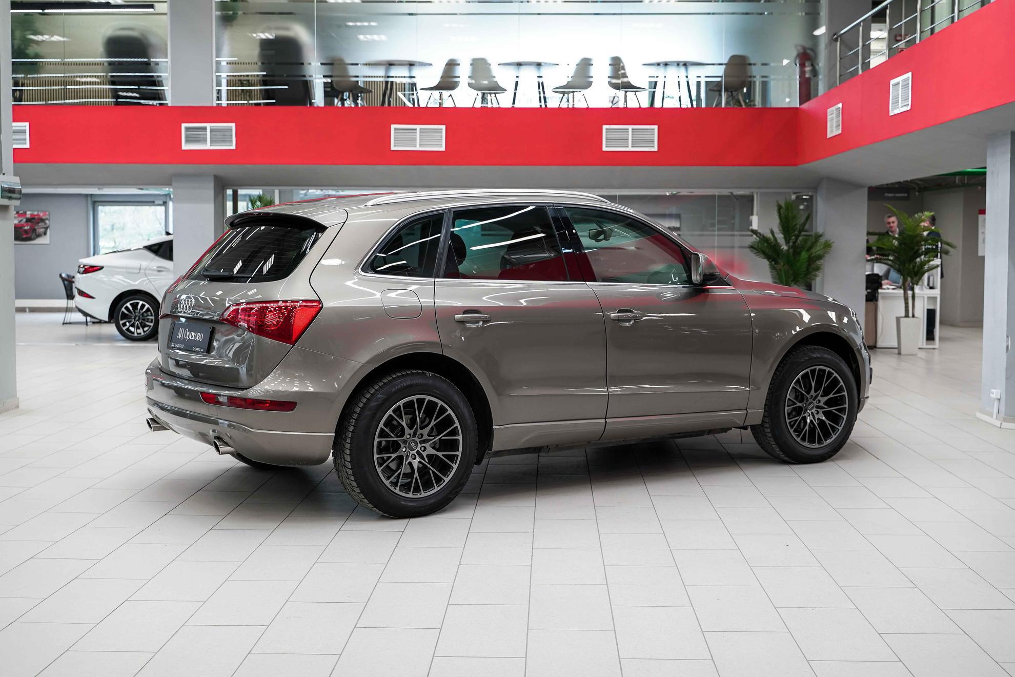 Audi Q5 2010, бежевый, ДЦ Орехово