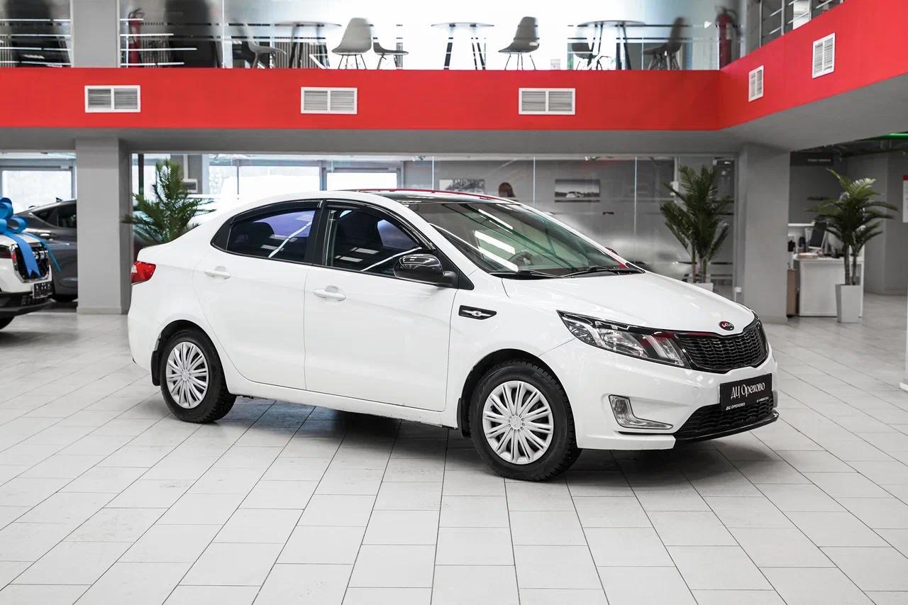 Kia Rio 2011, белый, ДЦ Орехово
