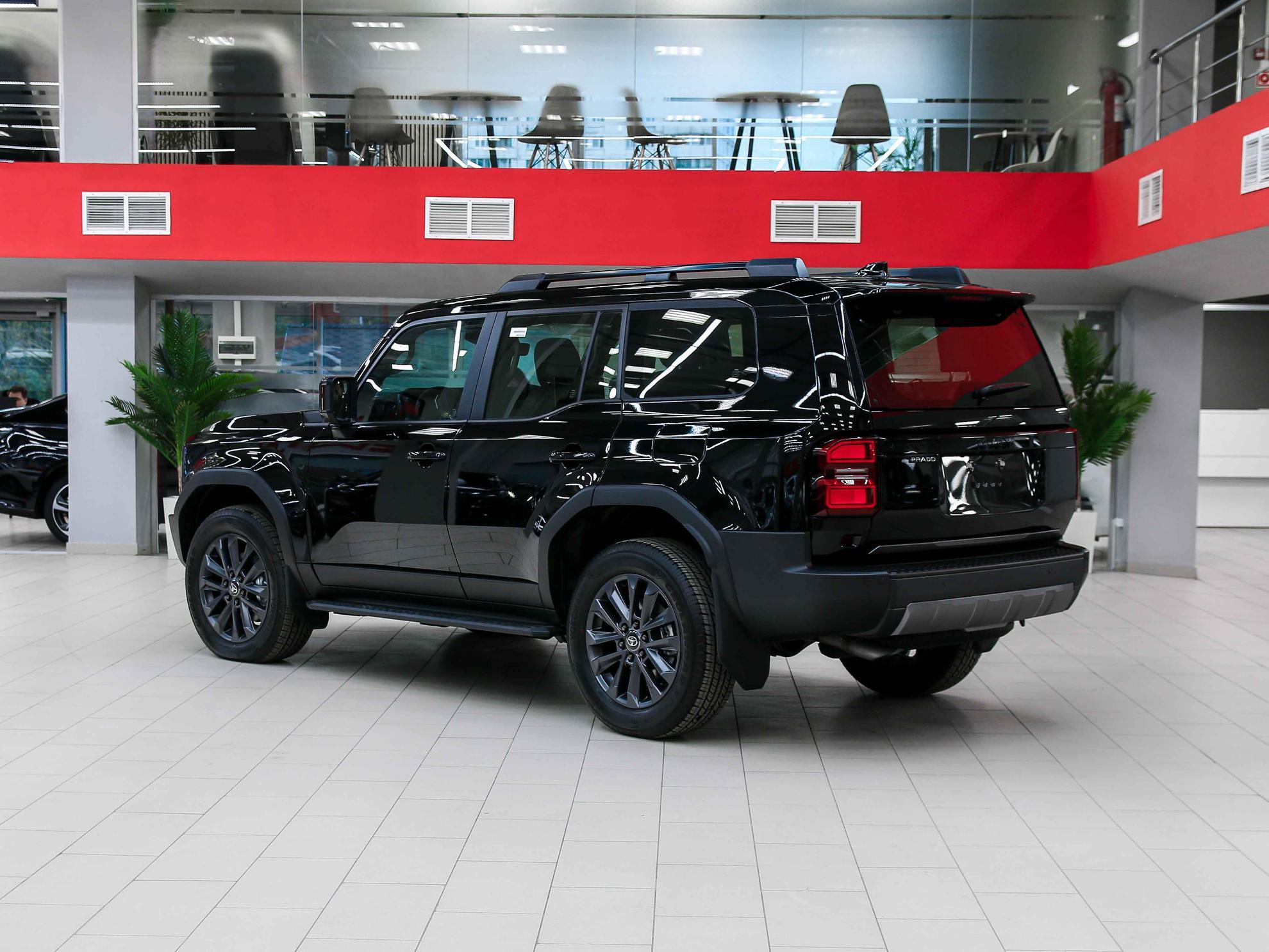 Toyota Land Cruiser Prado 2026, черный, ДЦ Орехово