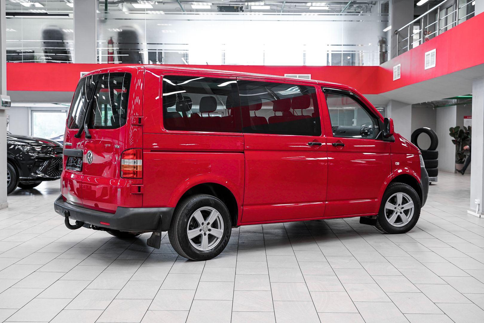 Volkswagen Transporter 2008, красный, ДЦ Орехово