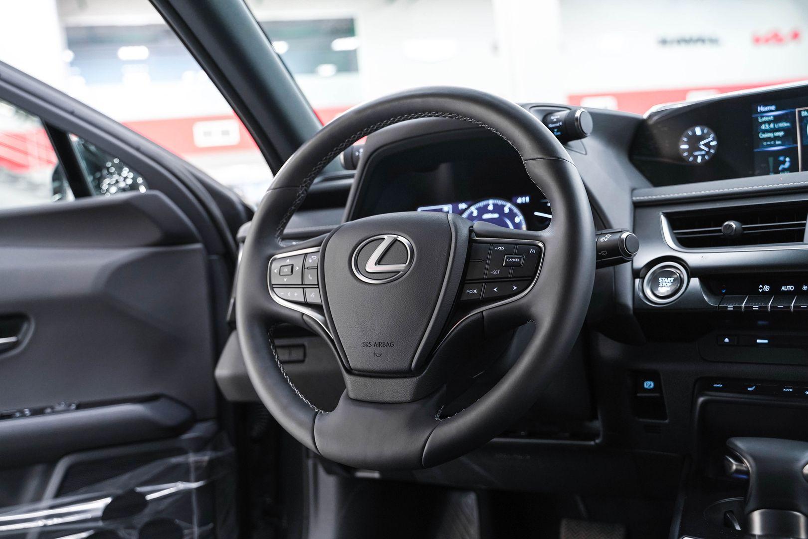 Lexus UX 2022, серый, ДЦ Орехово