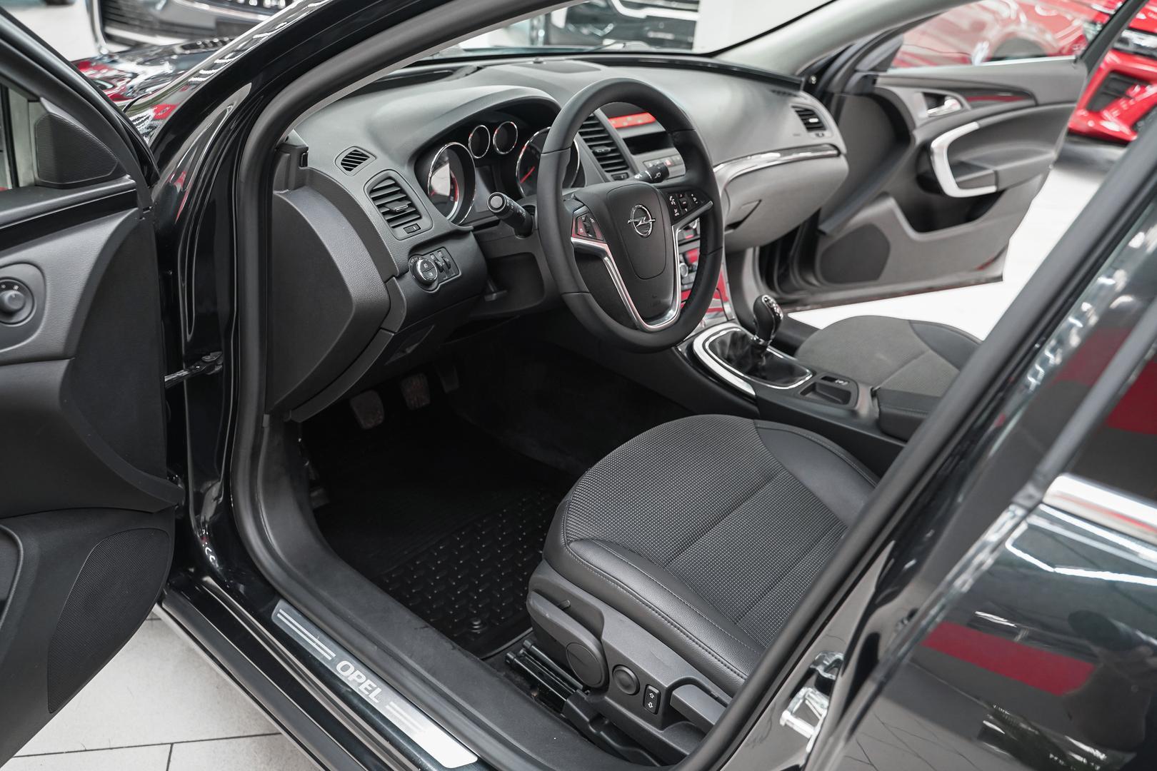 Opel Insignia 2010, черный, ДЦ Орехово