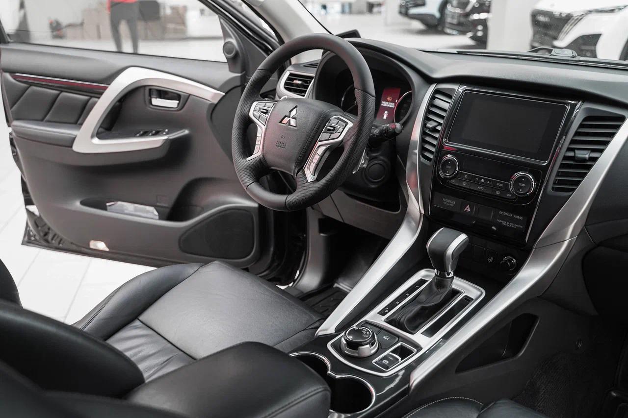 Mitsubishi Pajero Sport 2018, черный, ДЦ Орехово