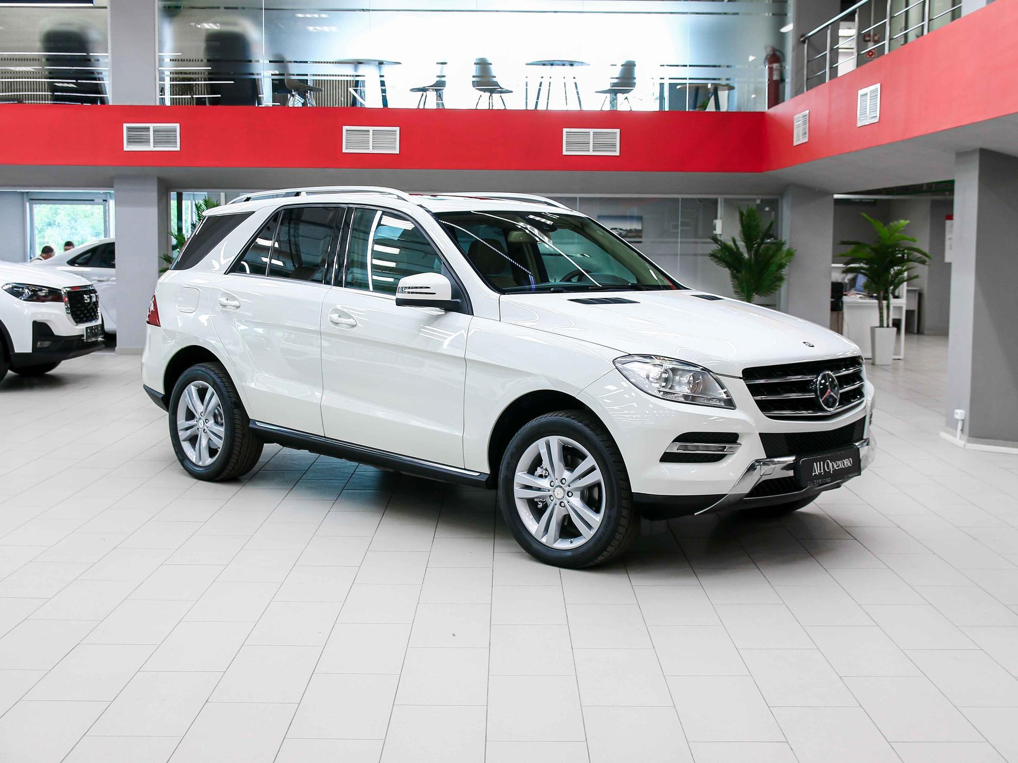 Mercedes-Benz M-Класс 2012, белый, ДЦ Орехово