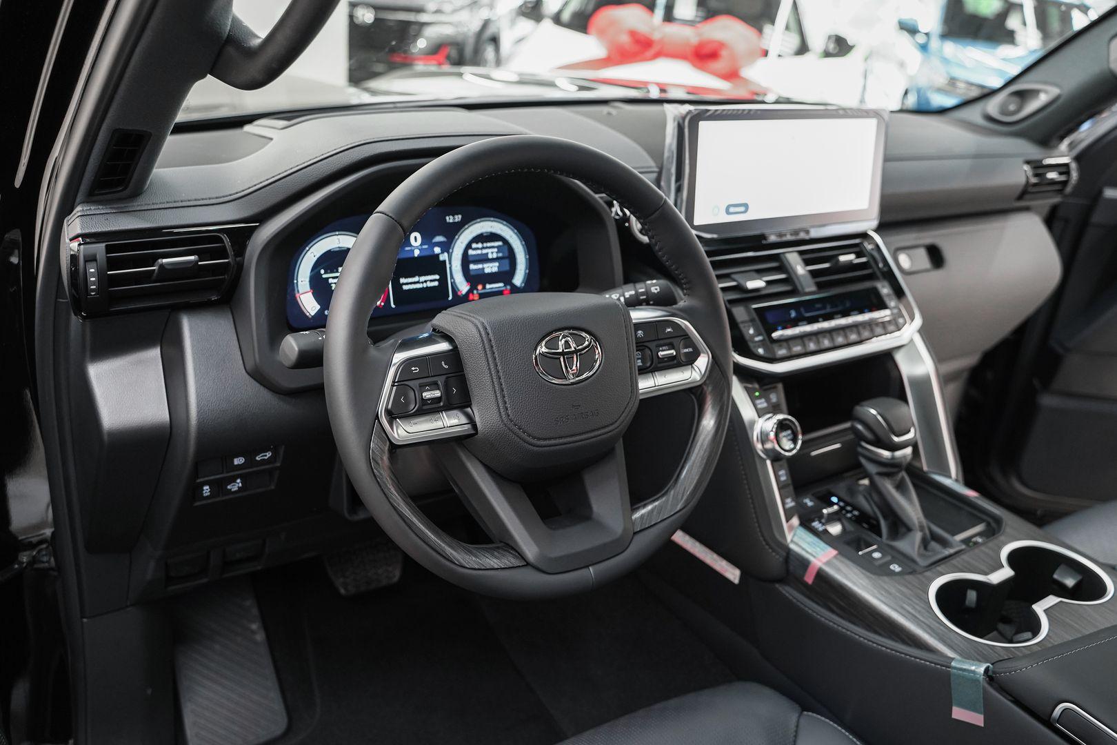 Toyota Land Cruiser 2024, черный, ДЦ Орехово