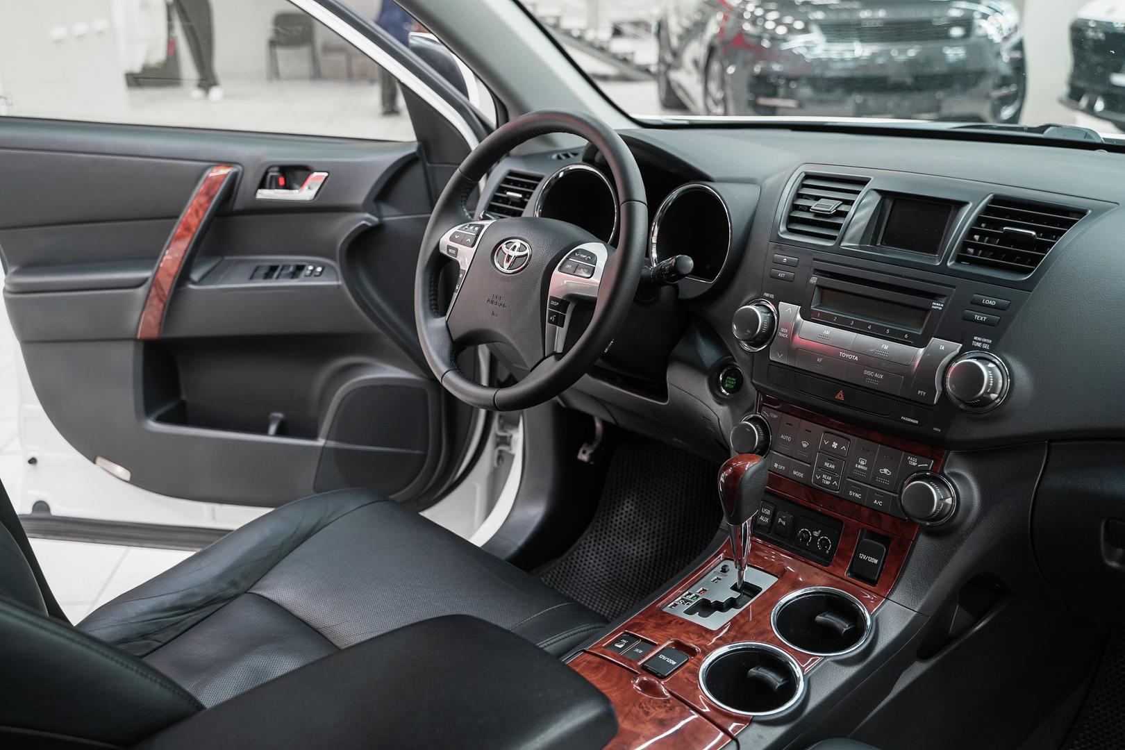 Toyota Highlander 2012, белый, ДЦ Орехово