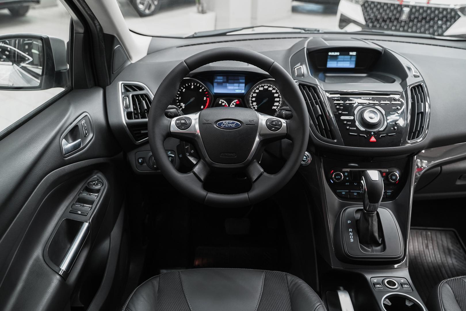Ford Kuga 2013, серебряный, ДЦ Орехово