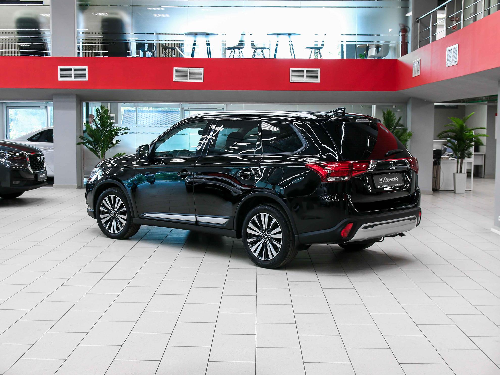 Mitsubishi Outlander 2019, черный, ДЦ Орехово
