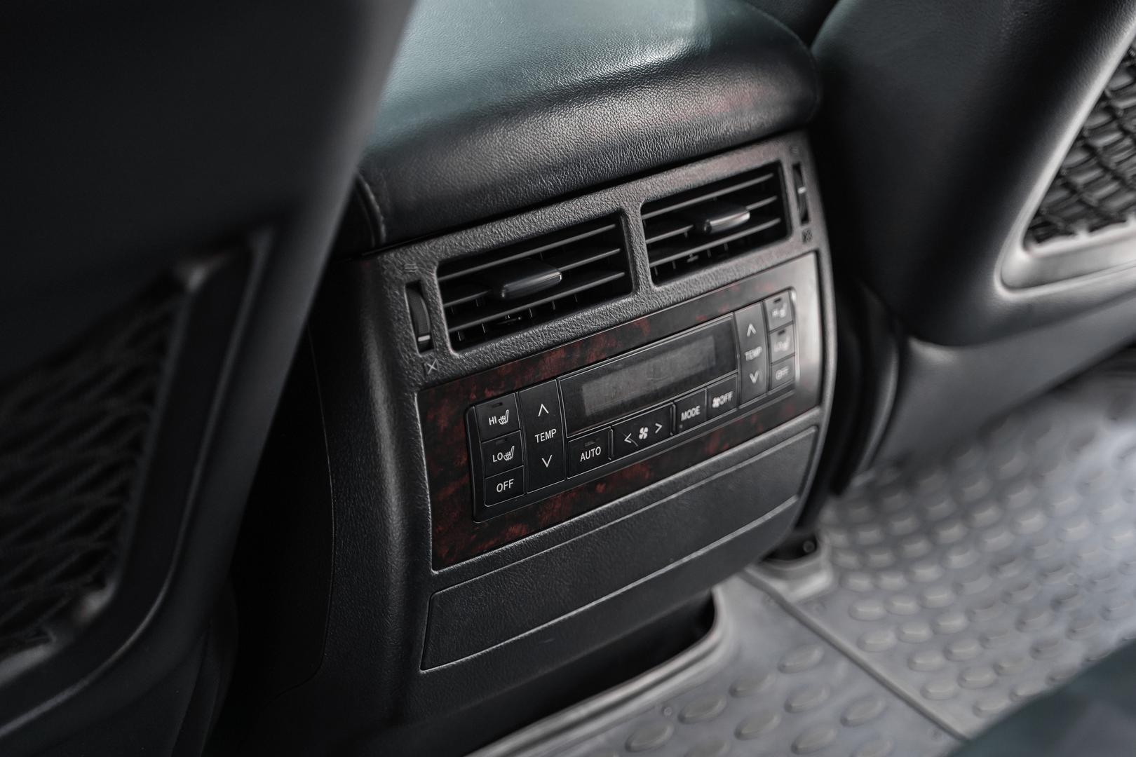 Toyota Land Cruiser 2011, белый, ДЦ Орехово