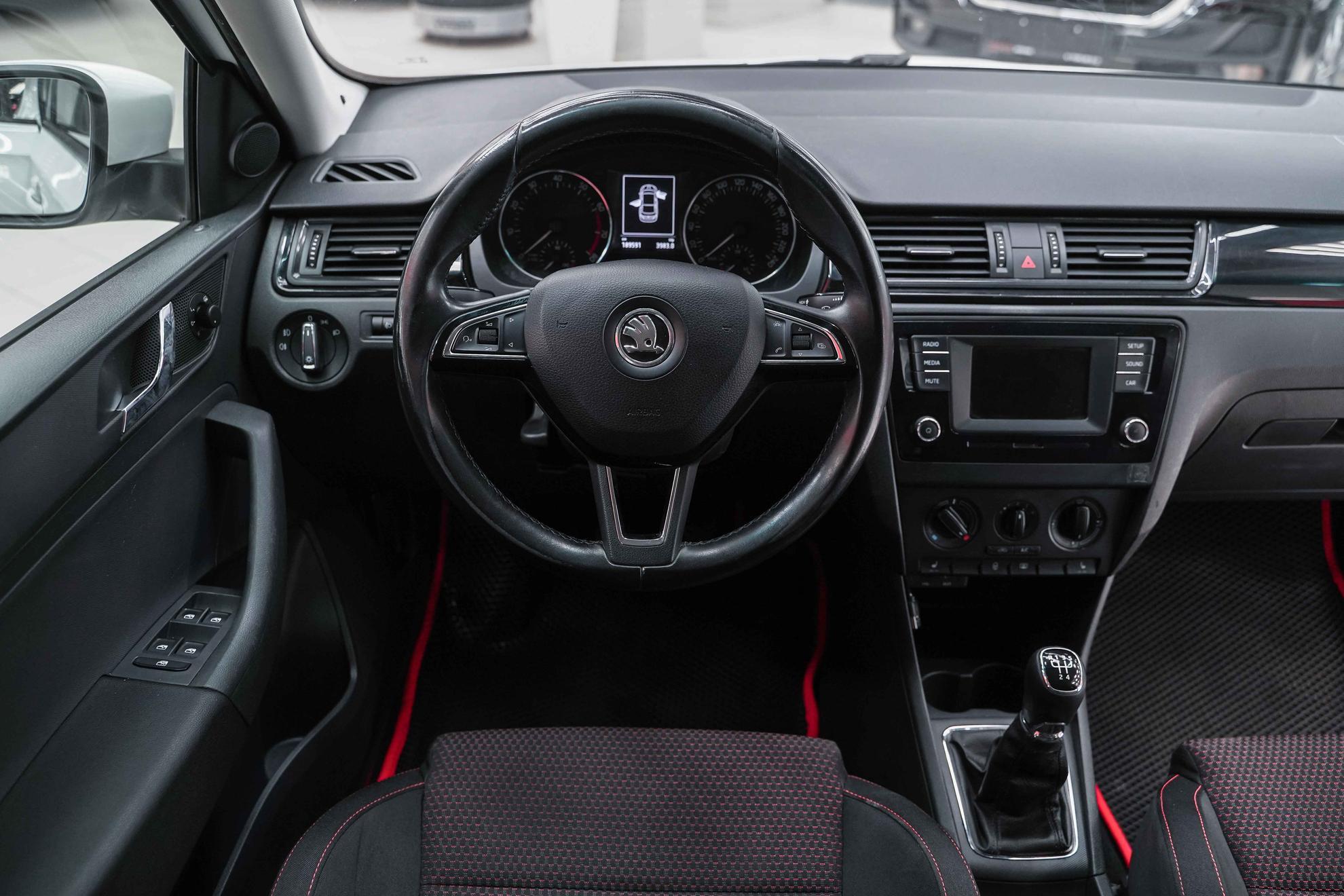 Skoda Rapid 2015, белый, ДЦ Орехово