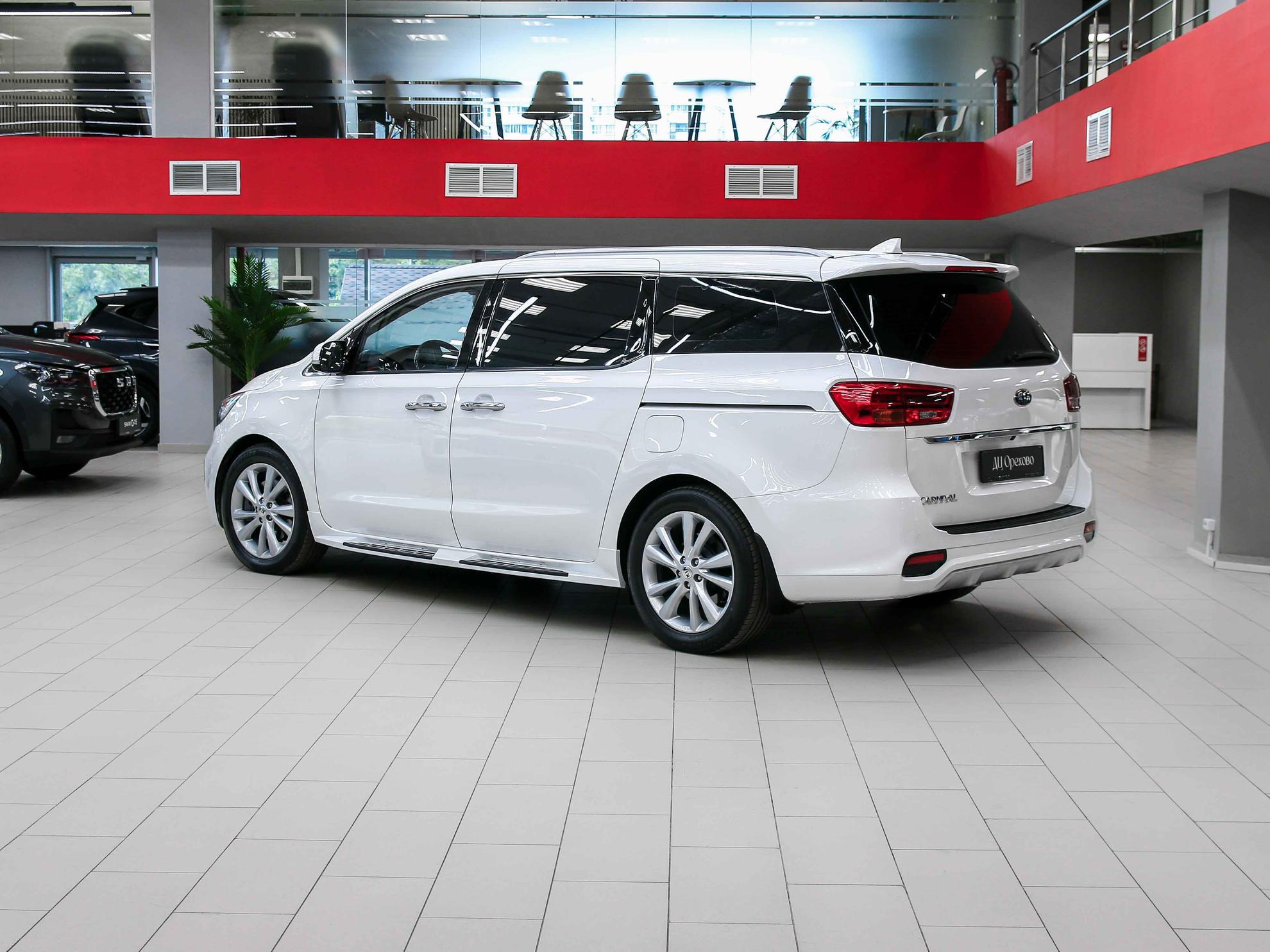 Kia Carnival 2019, белый, ДЦ Орехово