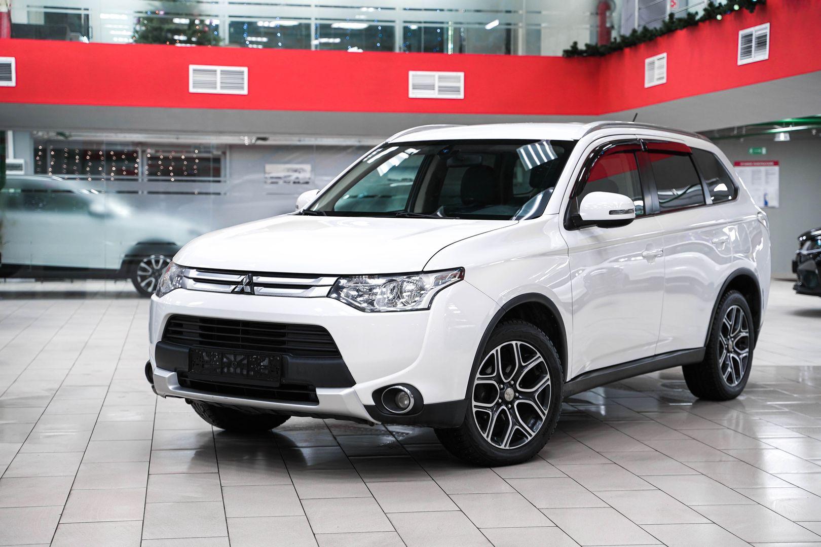 Mitsubishi Outlander 2014, белый, ДЦ Орехово