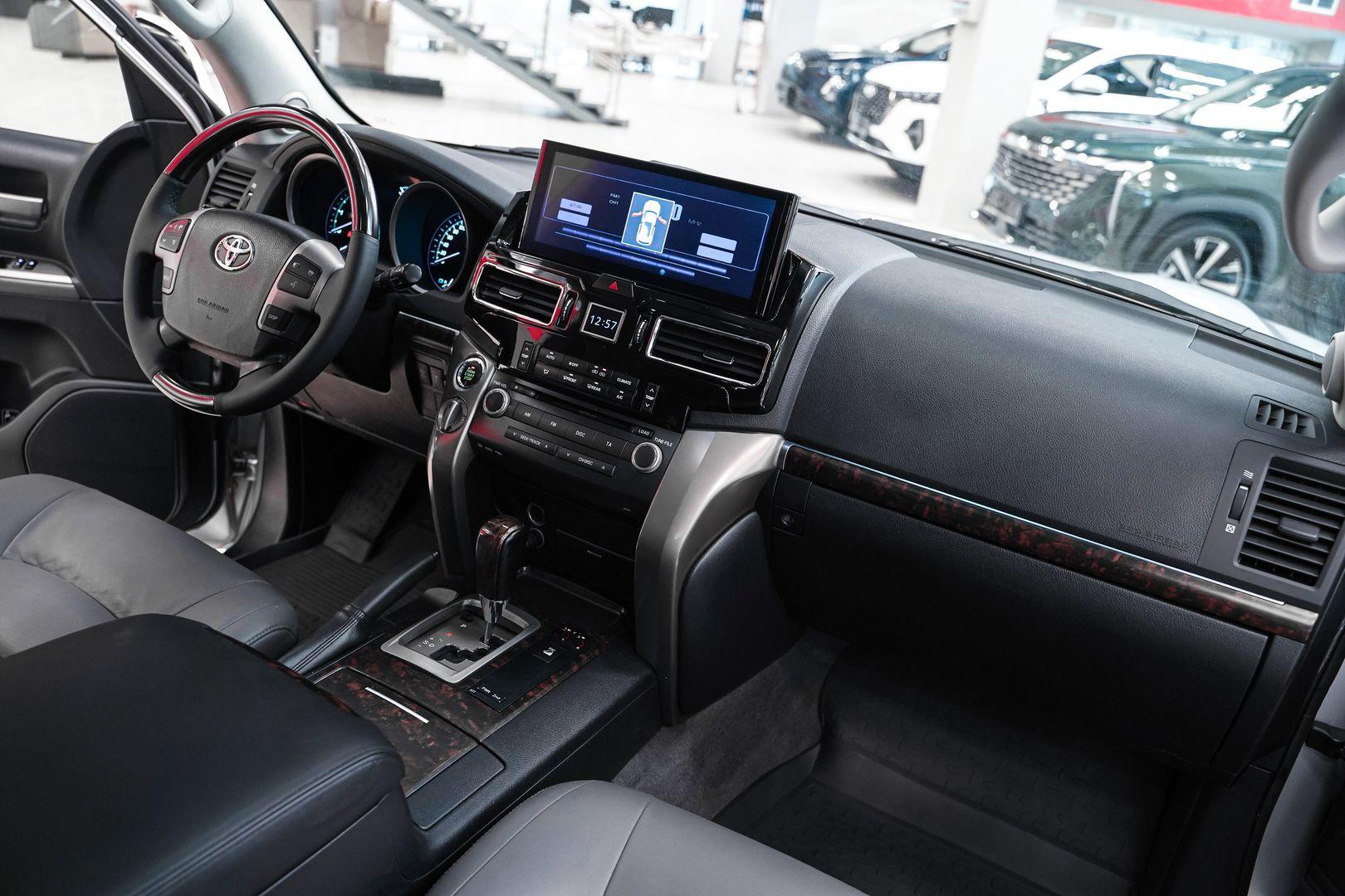 Toyota Land Cruiser 2008, серебряный, ДЦ Орехово