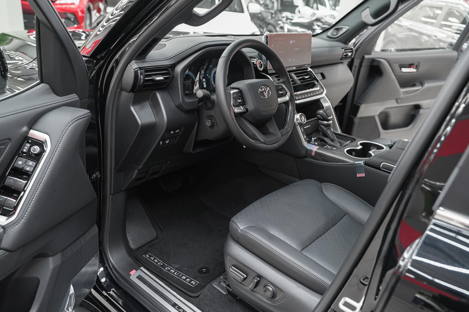 Toyota Land Cruiser 2025, черный, ДЦ Орехово